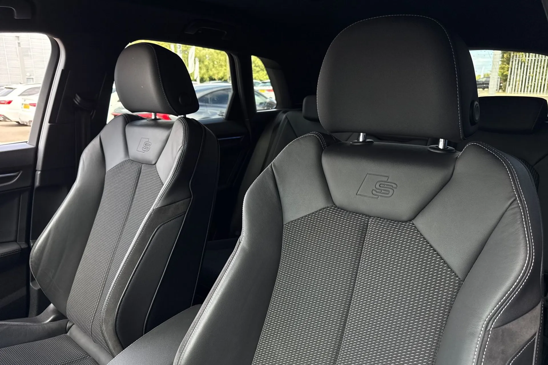 Audi Q3 thumbnail image number 30