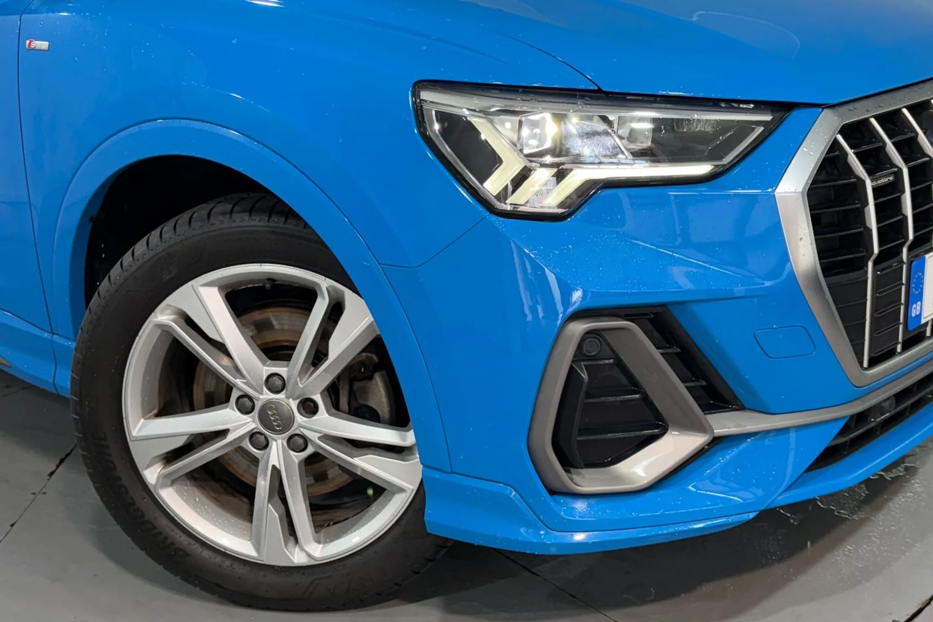 Audi Q3 thumbnail image number 11