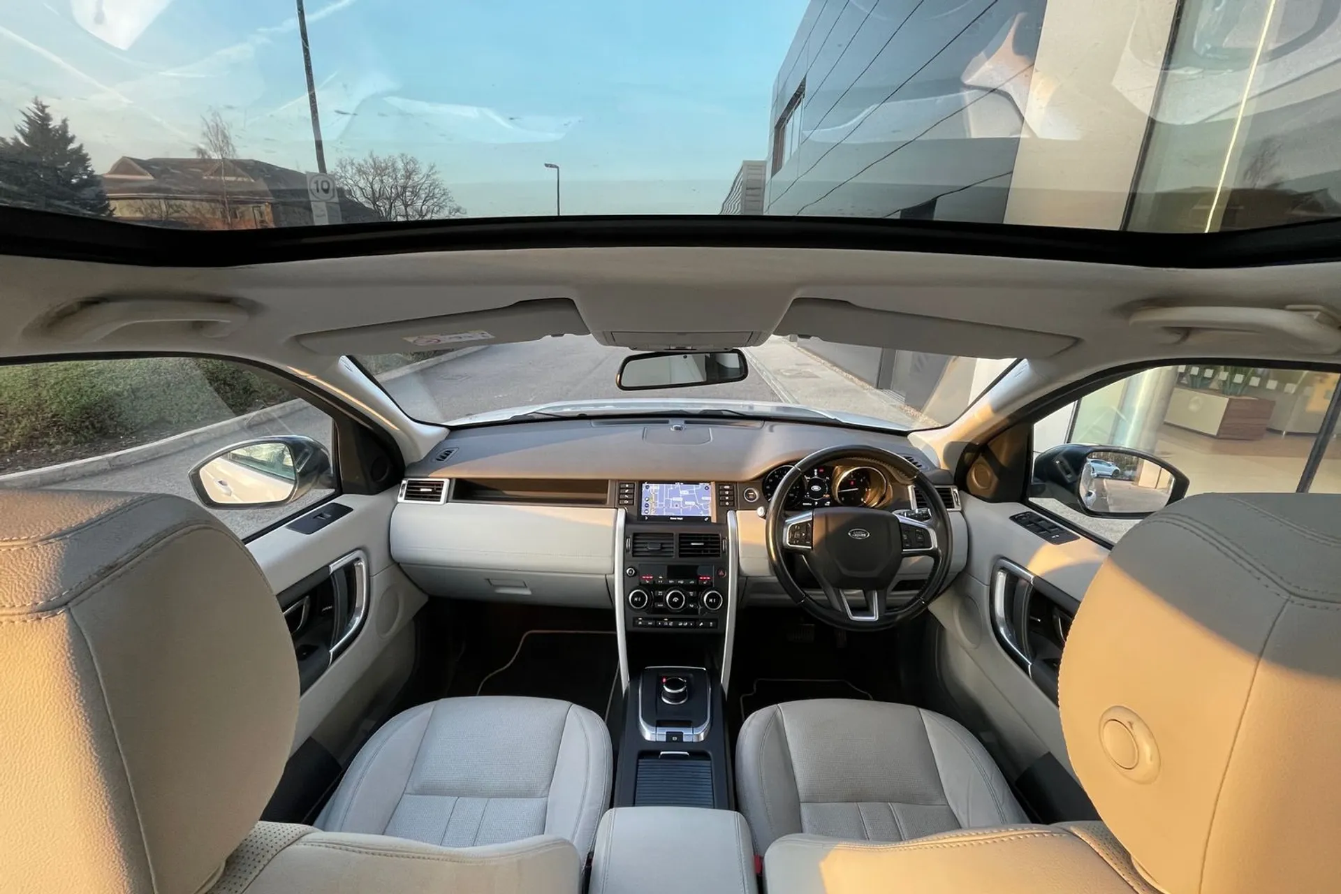 LAND ROVER DISCOVERY SPORT thumbnail image number 4