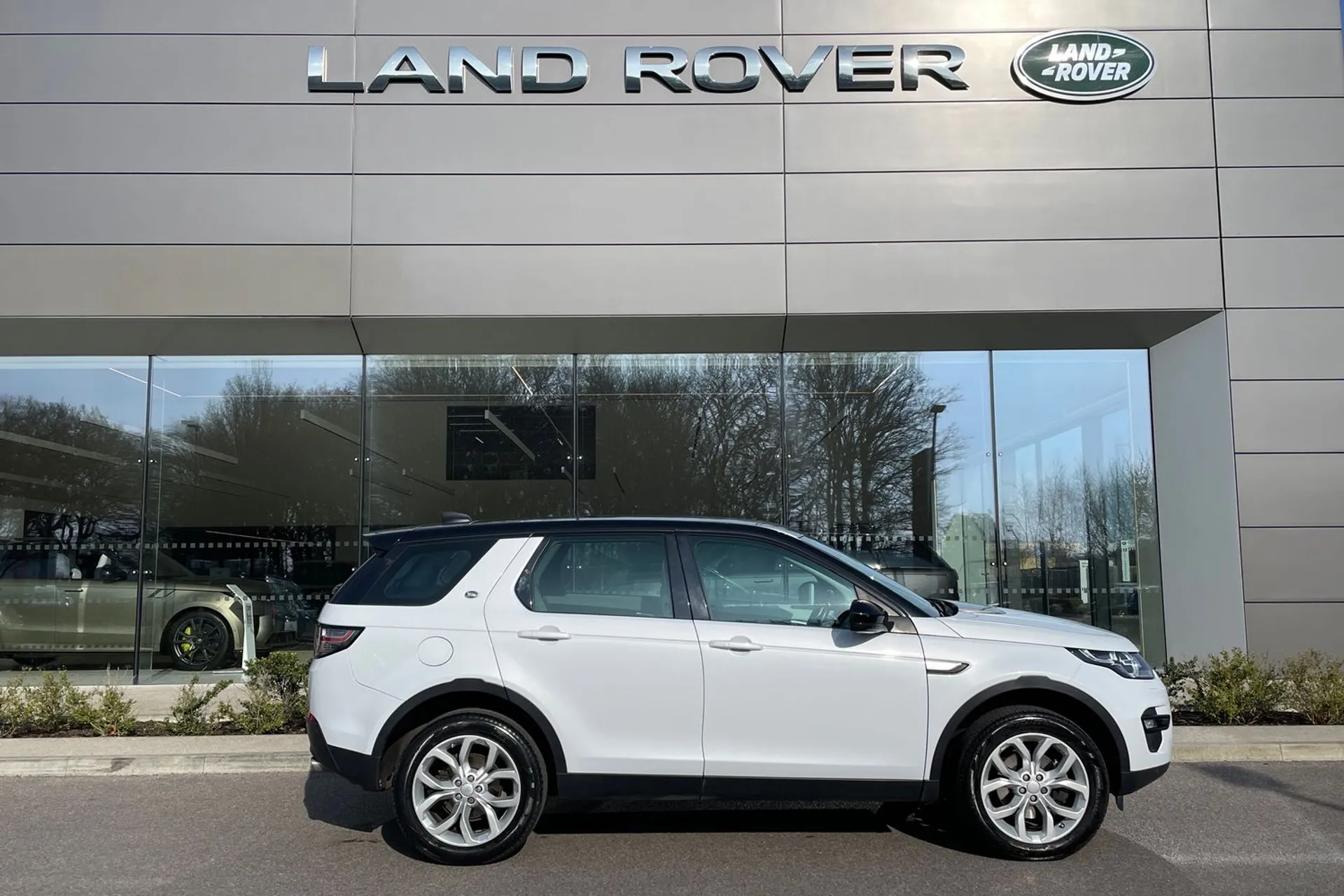 LAND ROVER DISCOVERY SPORT thumbnail image number 2