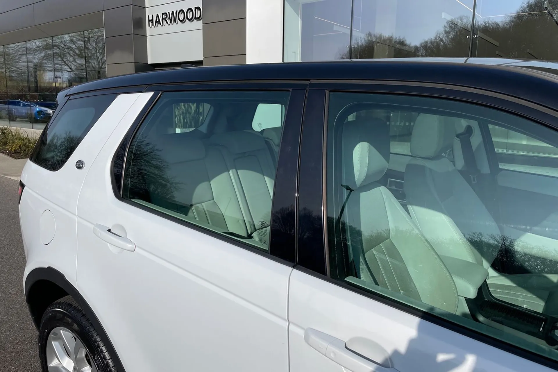 LAND ROVER DISCOVERY SPORT thumbnail image number 16