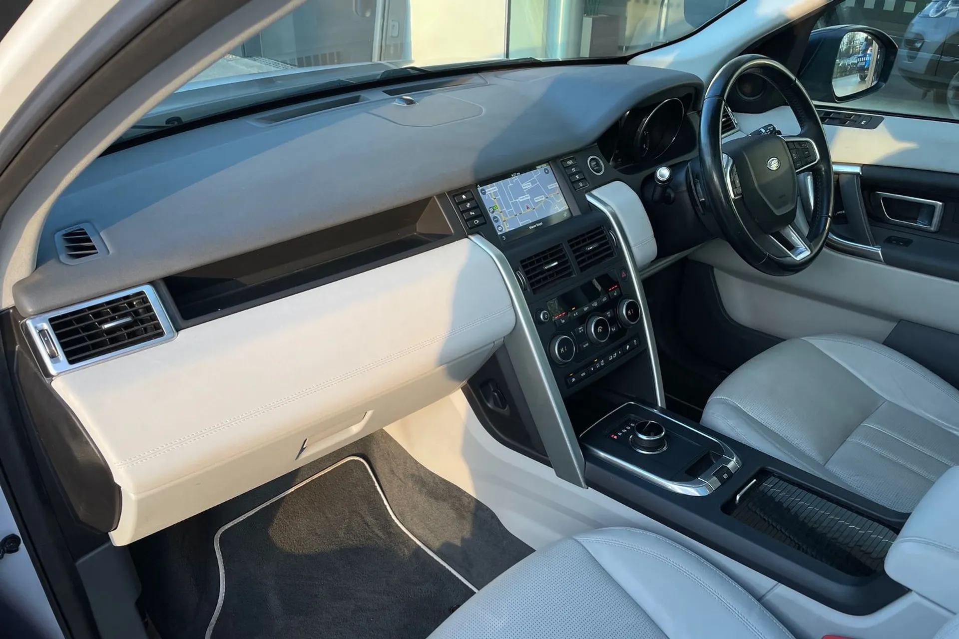 LAND ROVER DISCOVERY SPORT thumbnail image number 38
