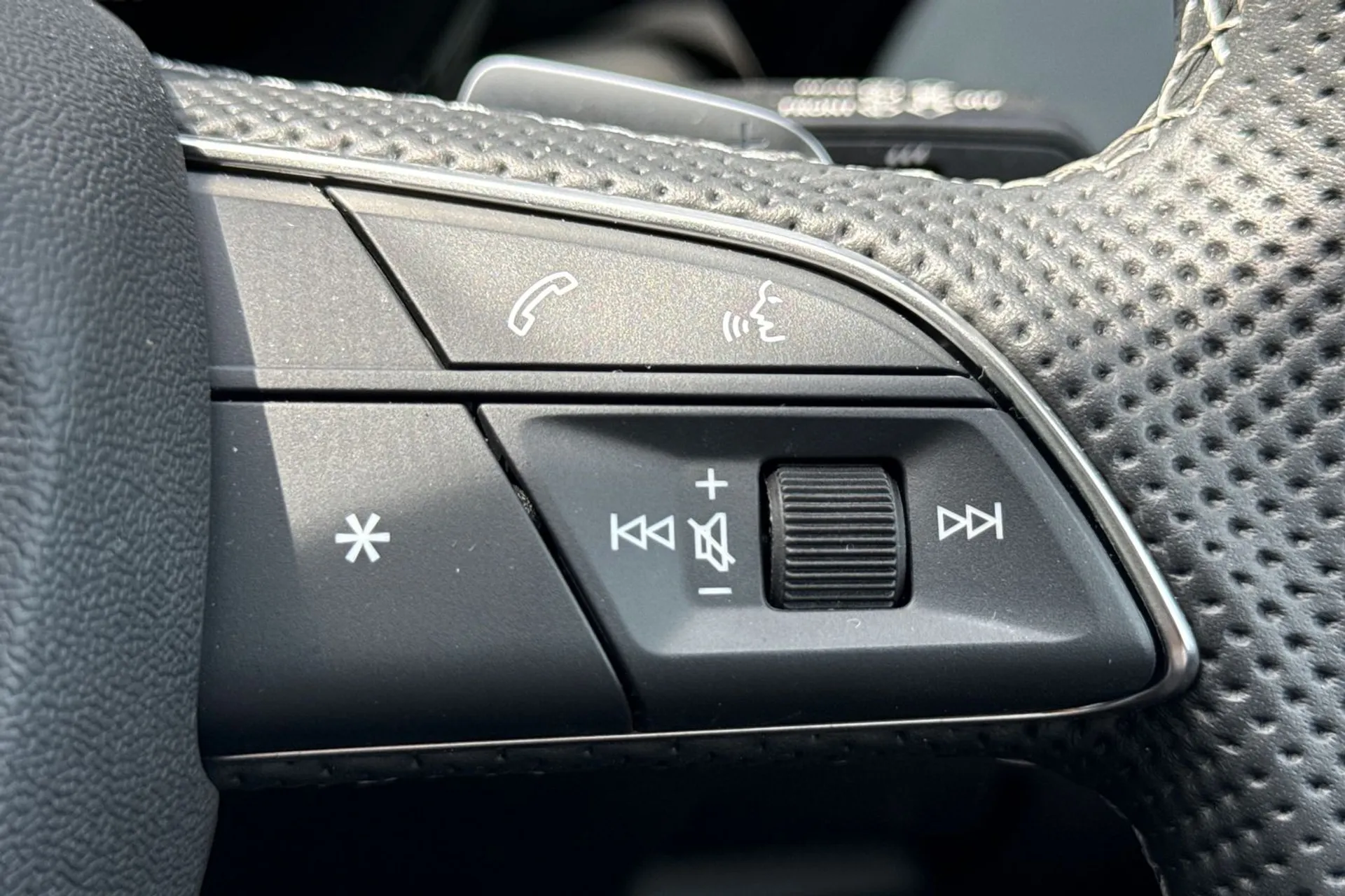 Audi S3 thumbnail image number 38