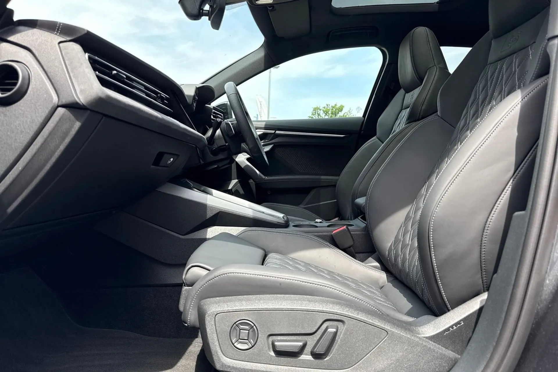 Audi S3 thumbnail image number 29