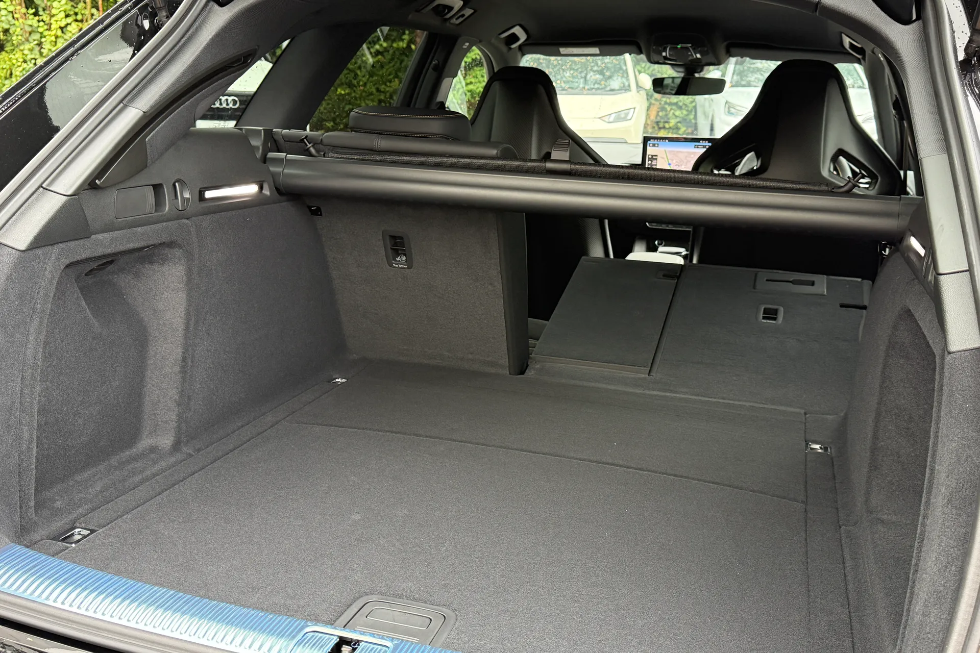 Audi RS4 thumbnail image number 28