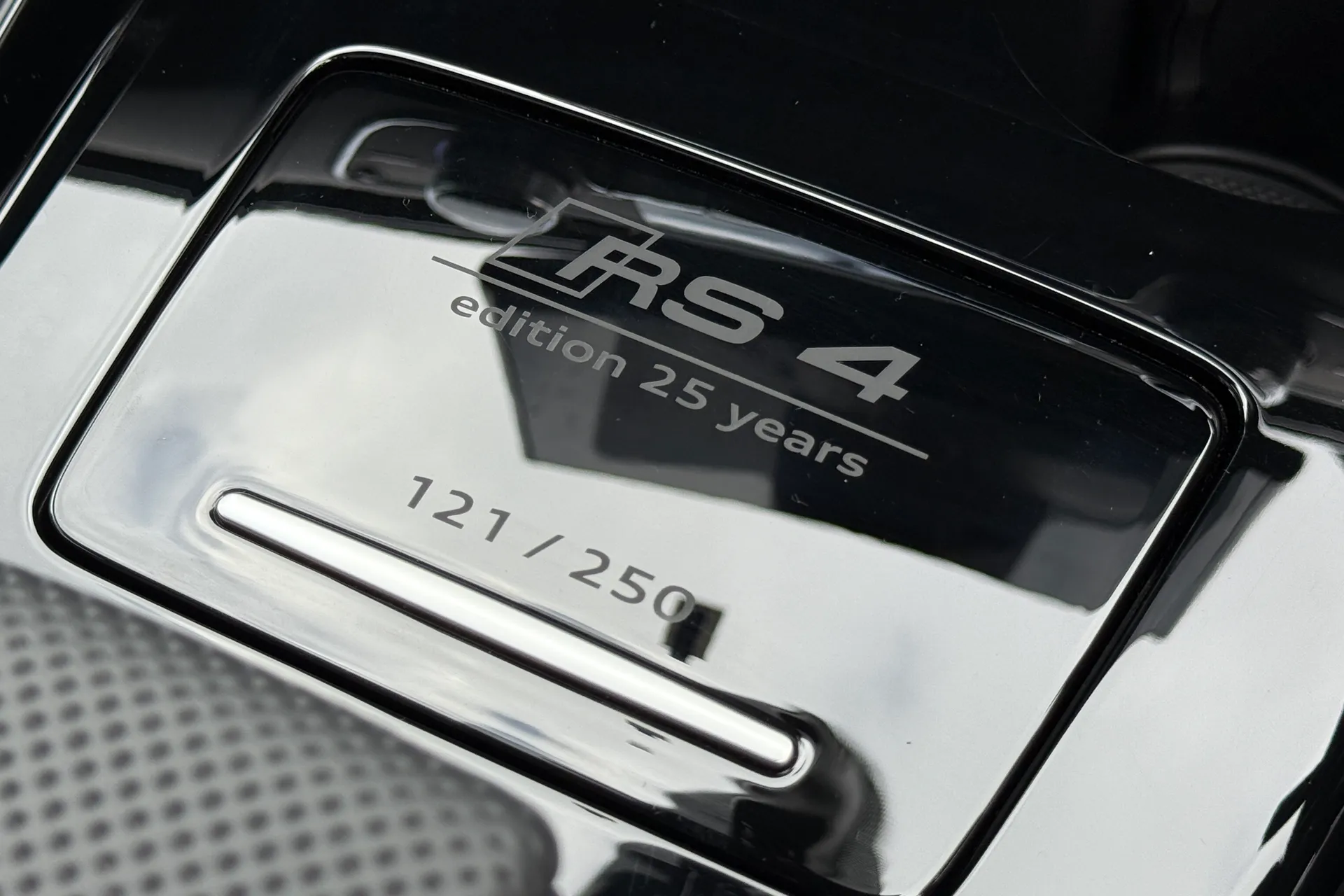Audi RS4 thumbnail image number 4