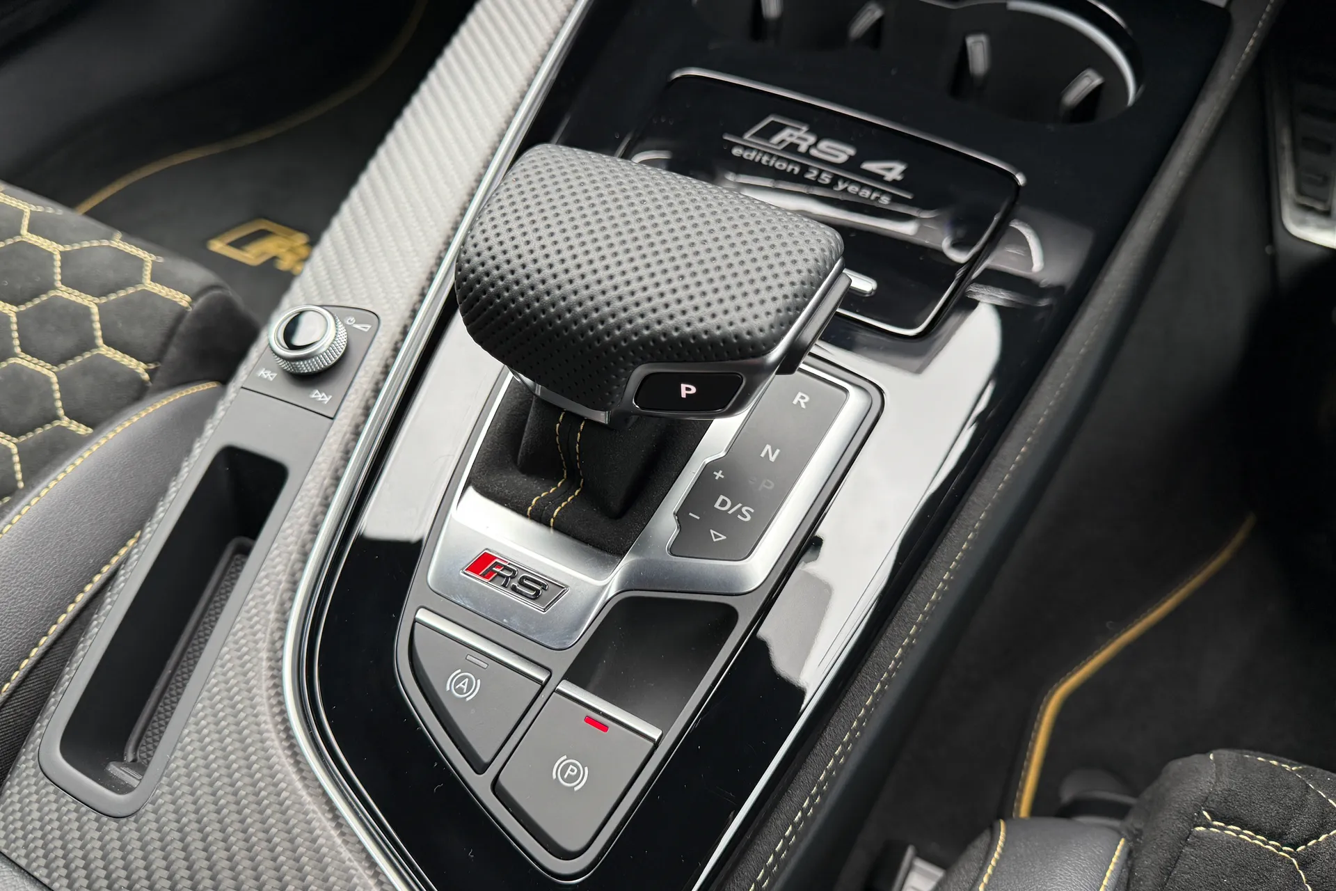 Audi RS4 thumbnail image number 41