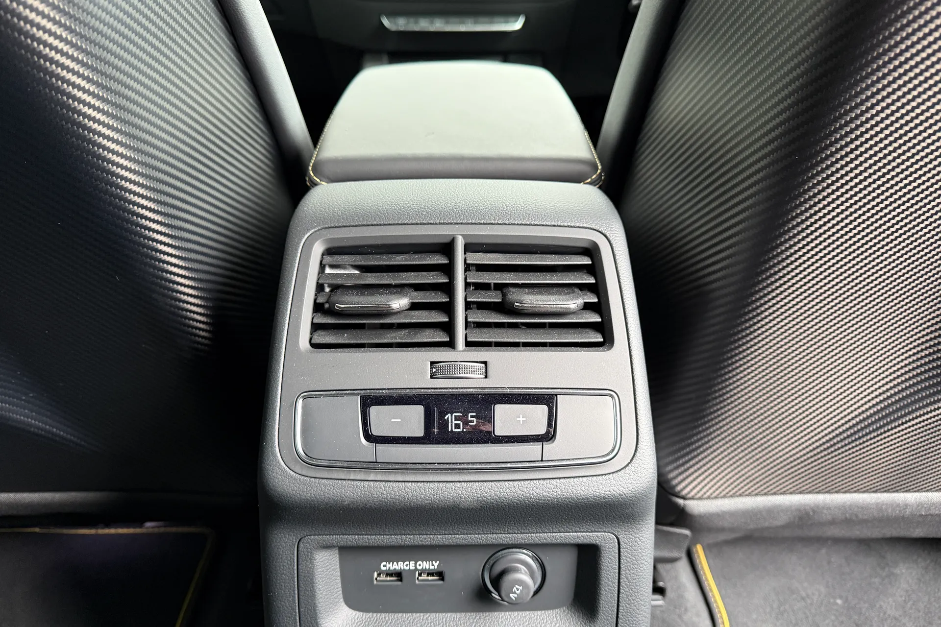 Audi RS4 thumbnail image number 33