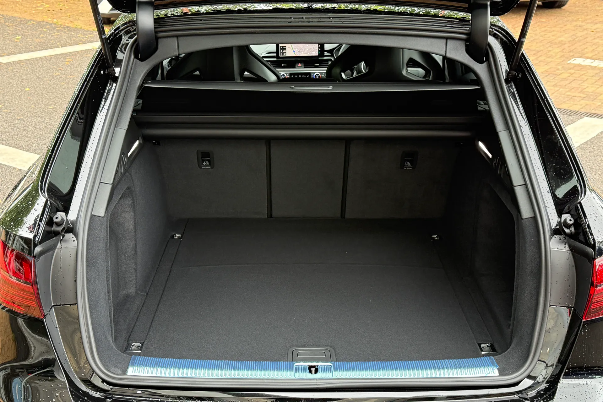 Audi RS4 thumbnail image number 26