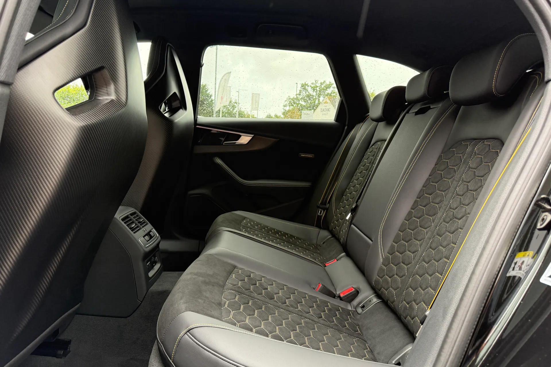 Audi RS4 thumbnail image number 20