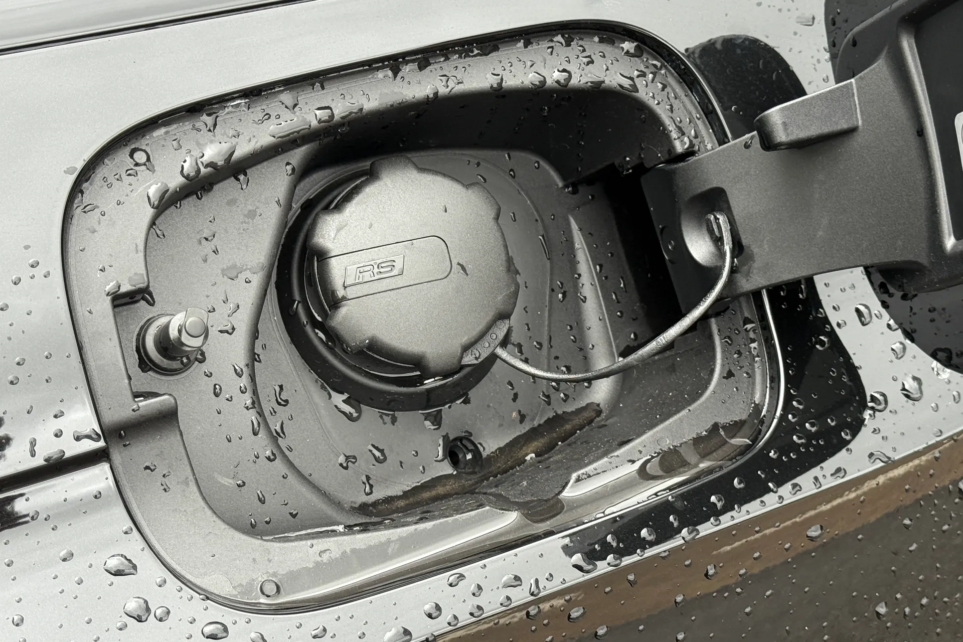 Audi RS4 thumbnail image number 25