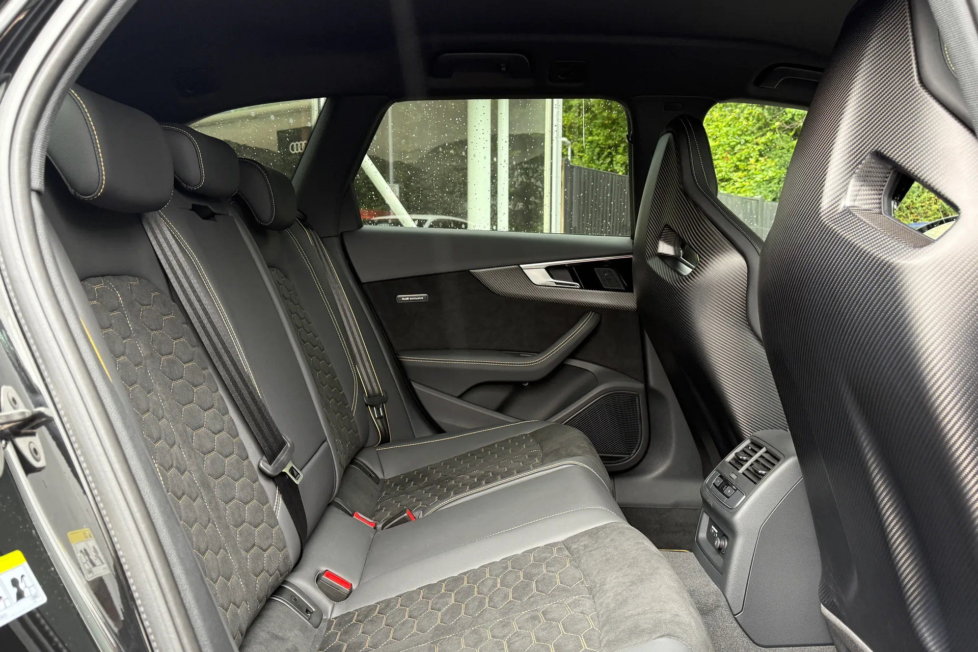 Audi RS4 thumbnail image number 10