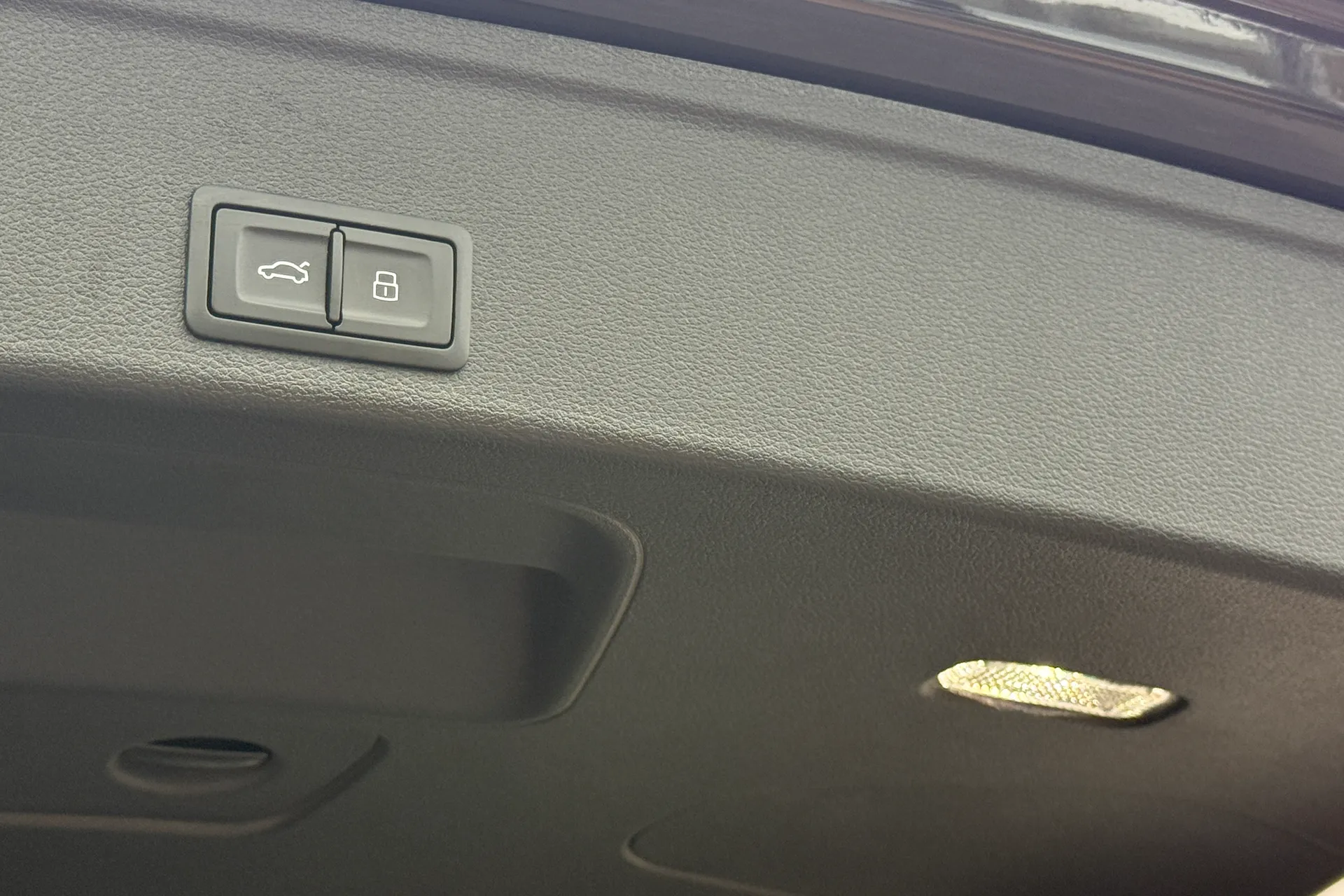 Audi RS4 thumbnail image number 27