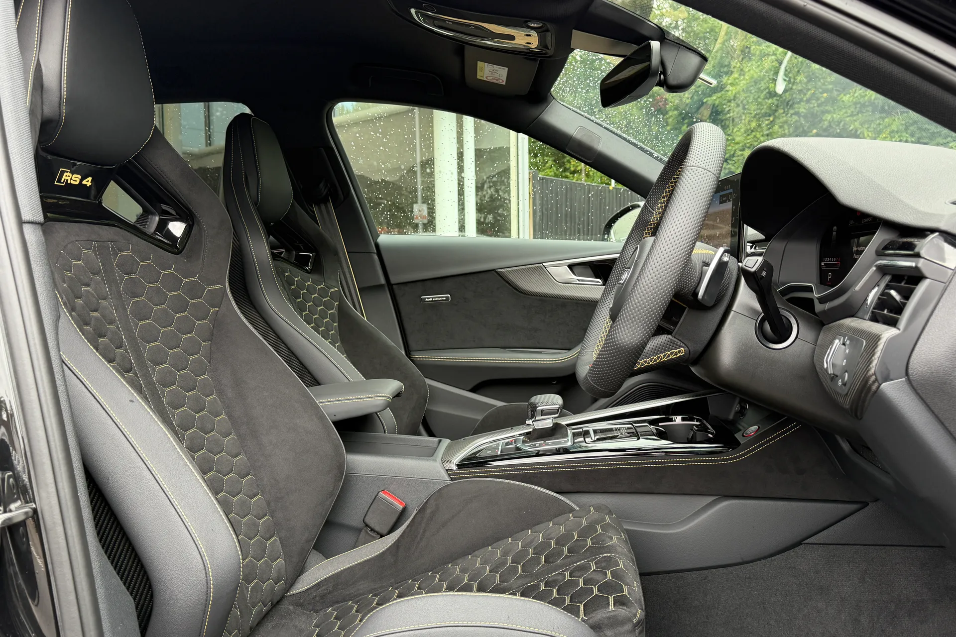 Audi RS4 thumbnail image number 12