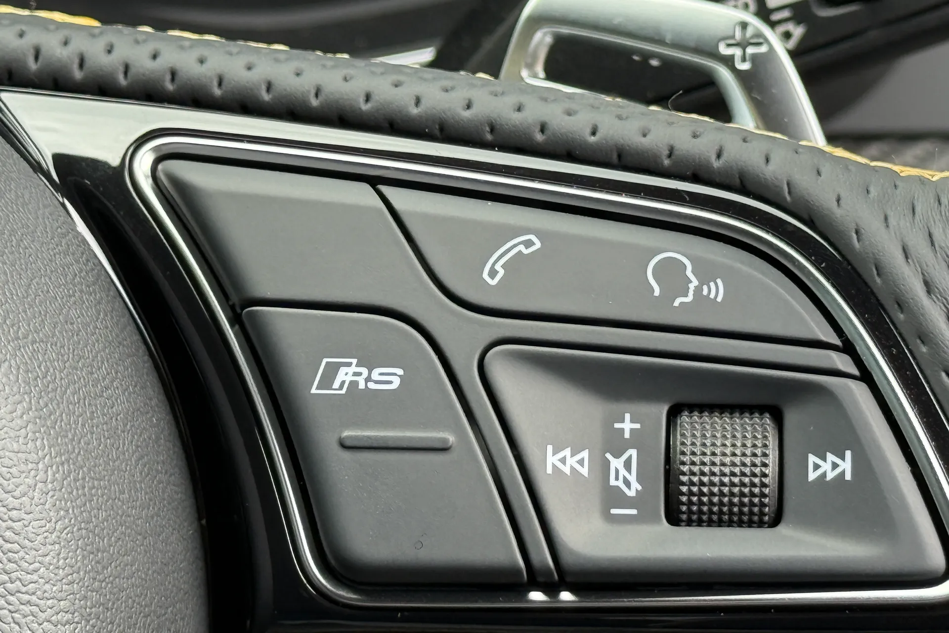 Audi RS4 thumbnail image number 57