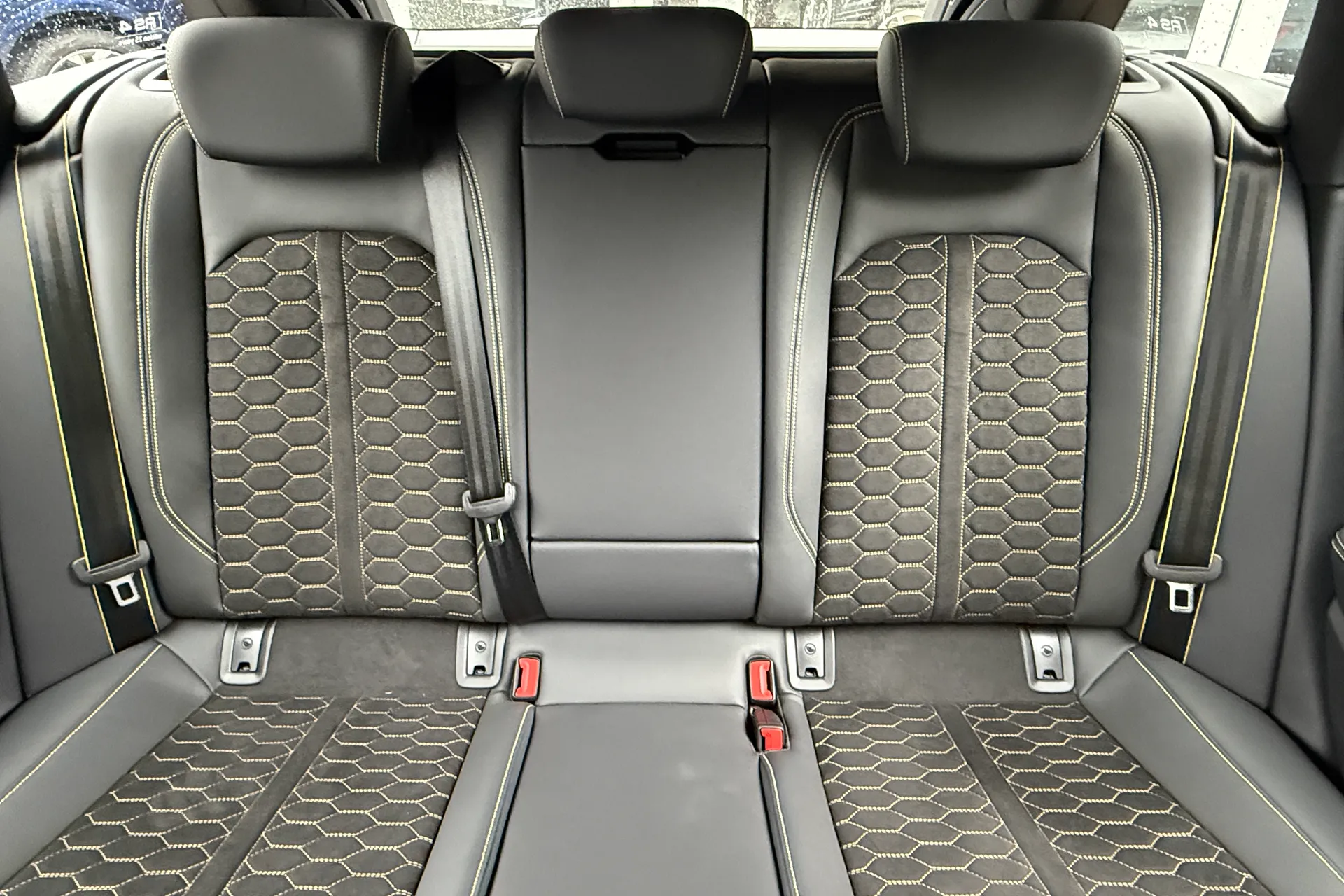 Audi RS4 thumbnail image number 30