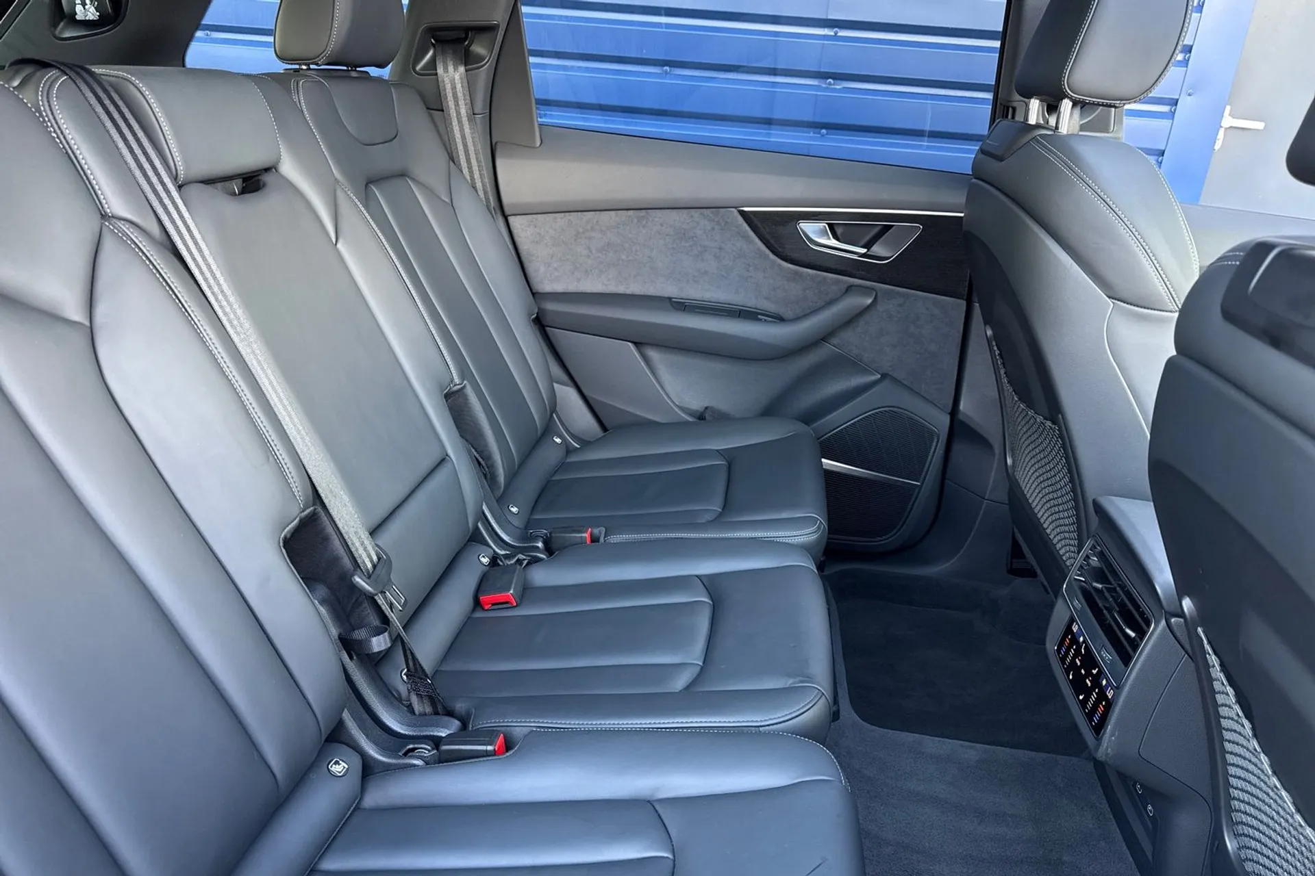 Audi Q7 thumbnail image number 30