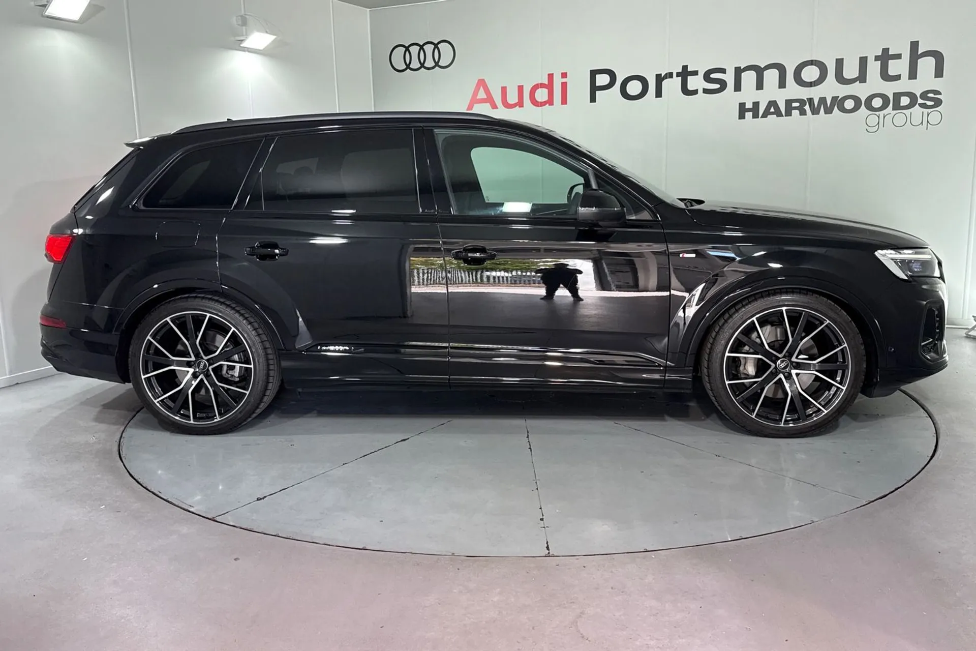 Audi Q7 thumbnail image number 3