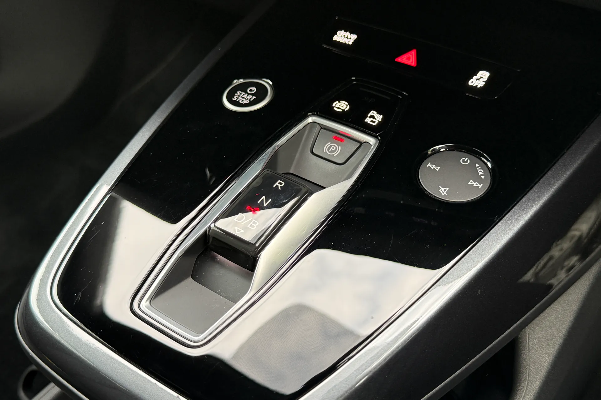 Audi Q4 thumbnail image number 23