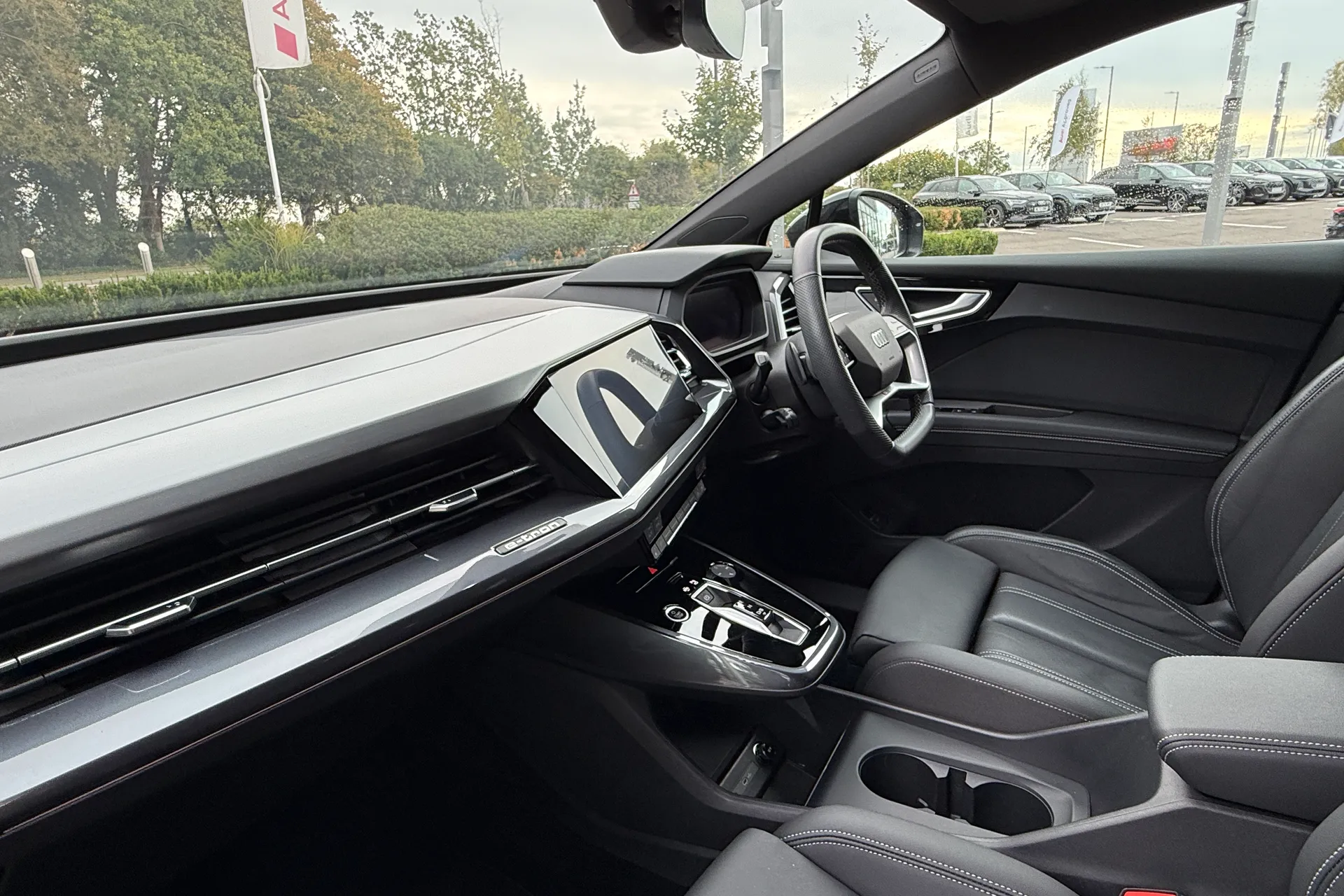 Audi Q4 thumbnail image number 24