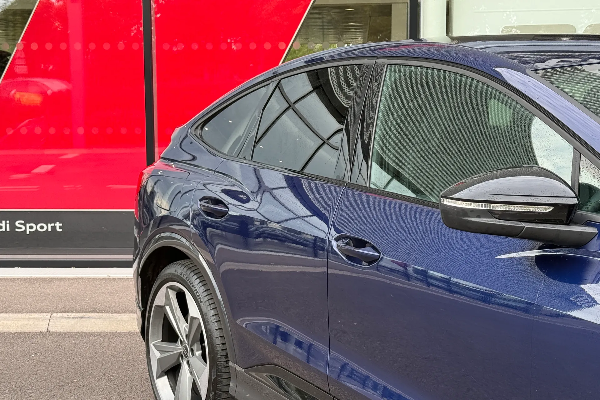 Audi Q4 thumbnail image number 11