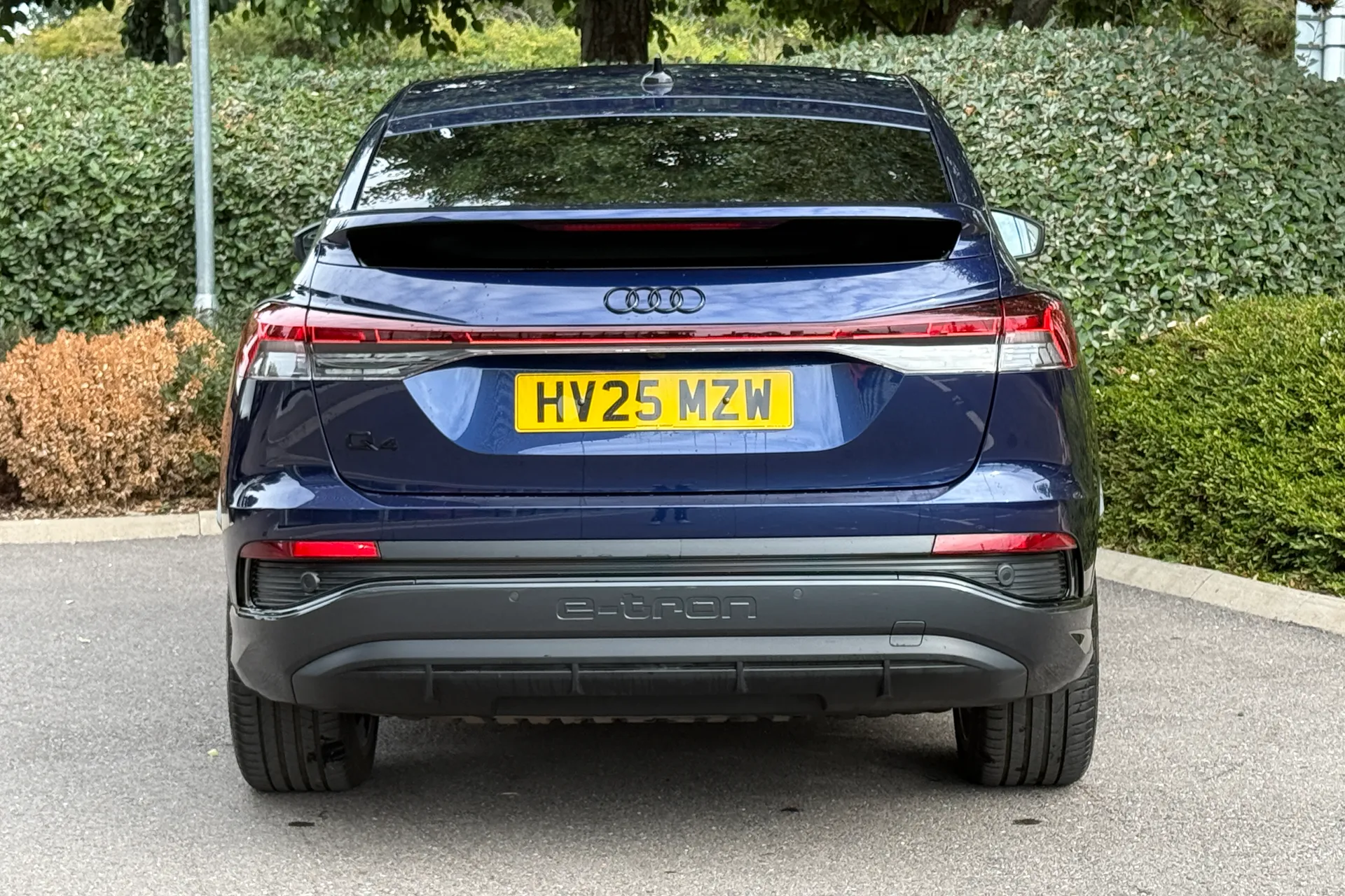 Audi Q4 thumbnail image number 14