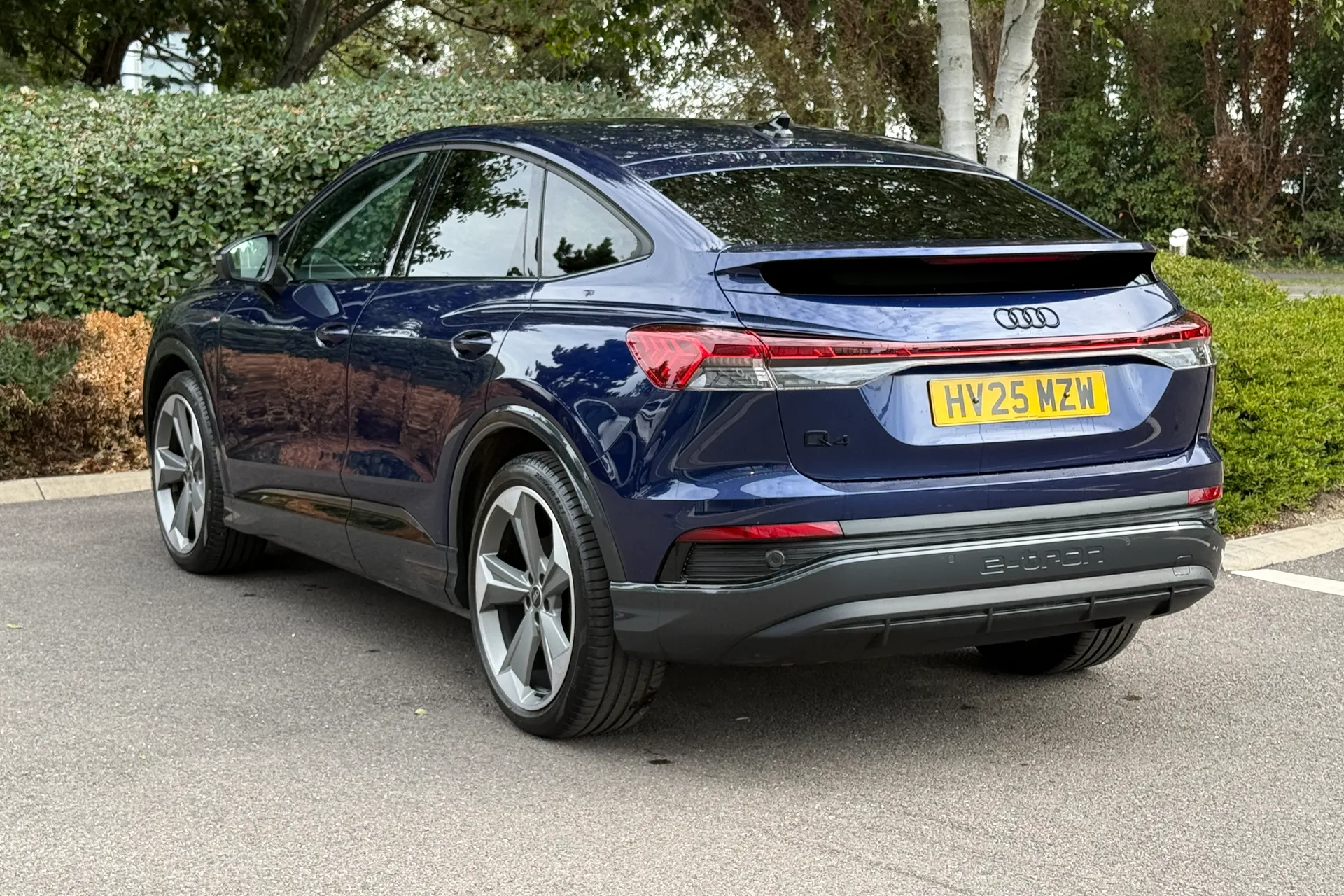 Audi Q4 thumbnail image number 10