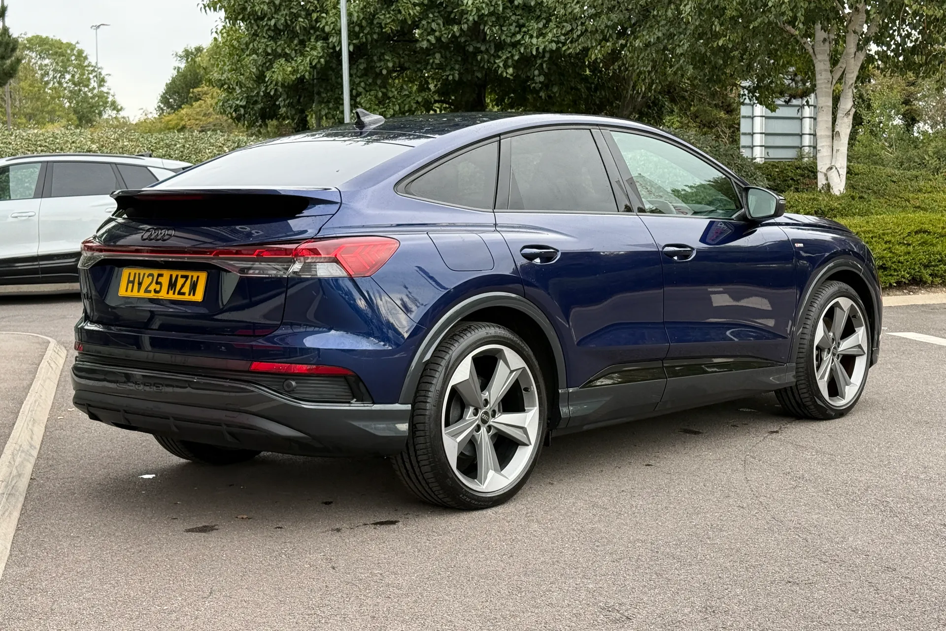 Audi Q4 thumbnail image number 16
