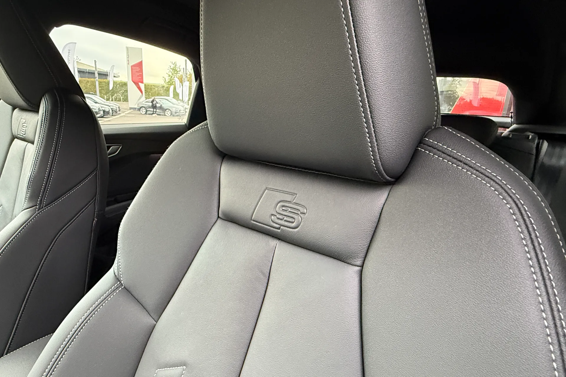 Audi Q4 thumbnail image number 31