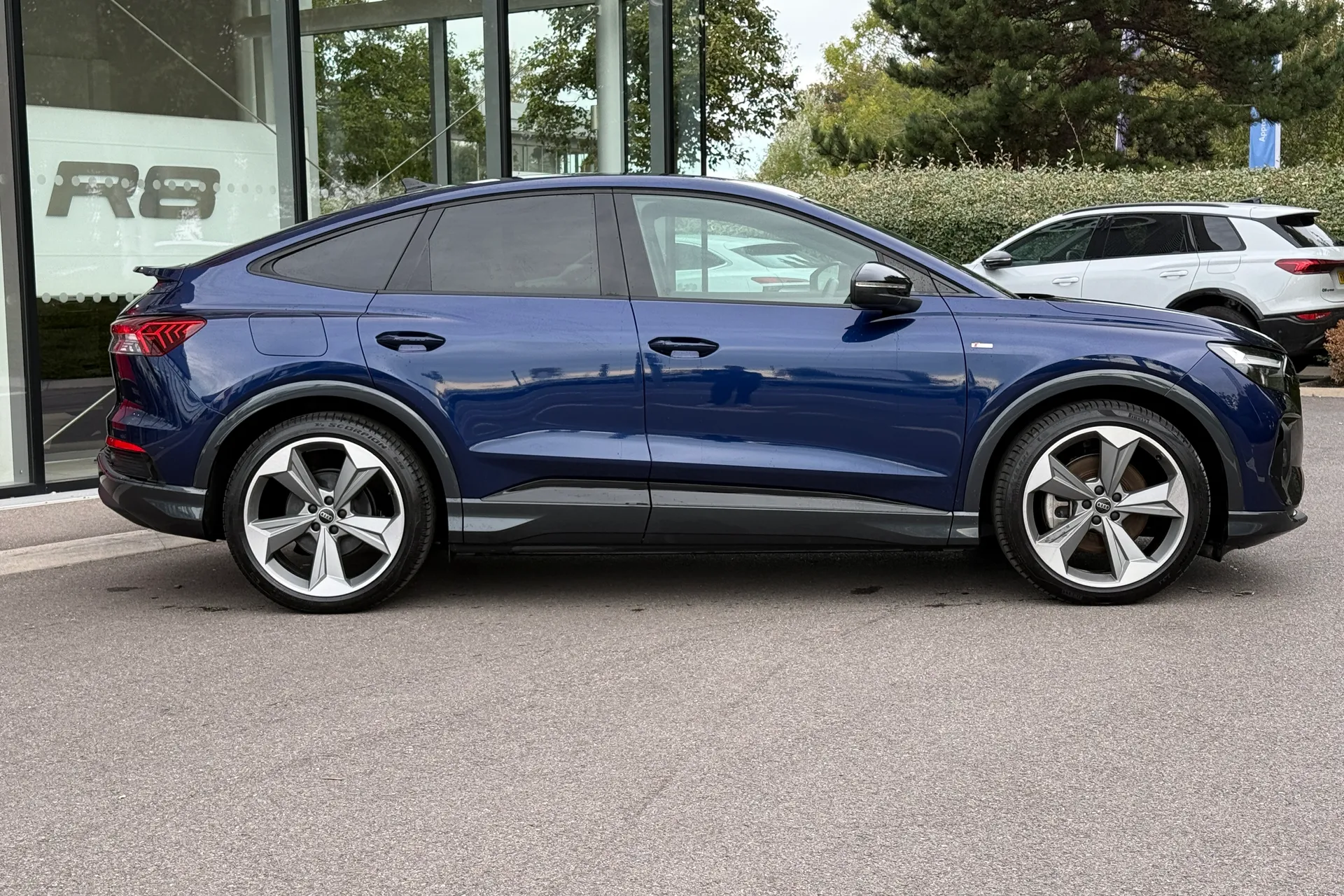 Audi Q4 thumbnail image number 2