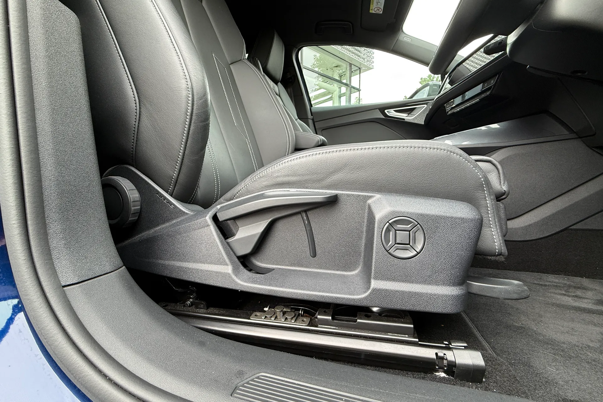 Audi Q4 thumbnail image number 41