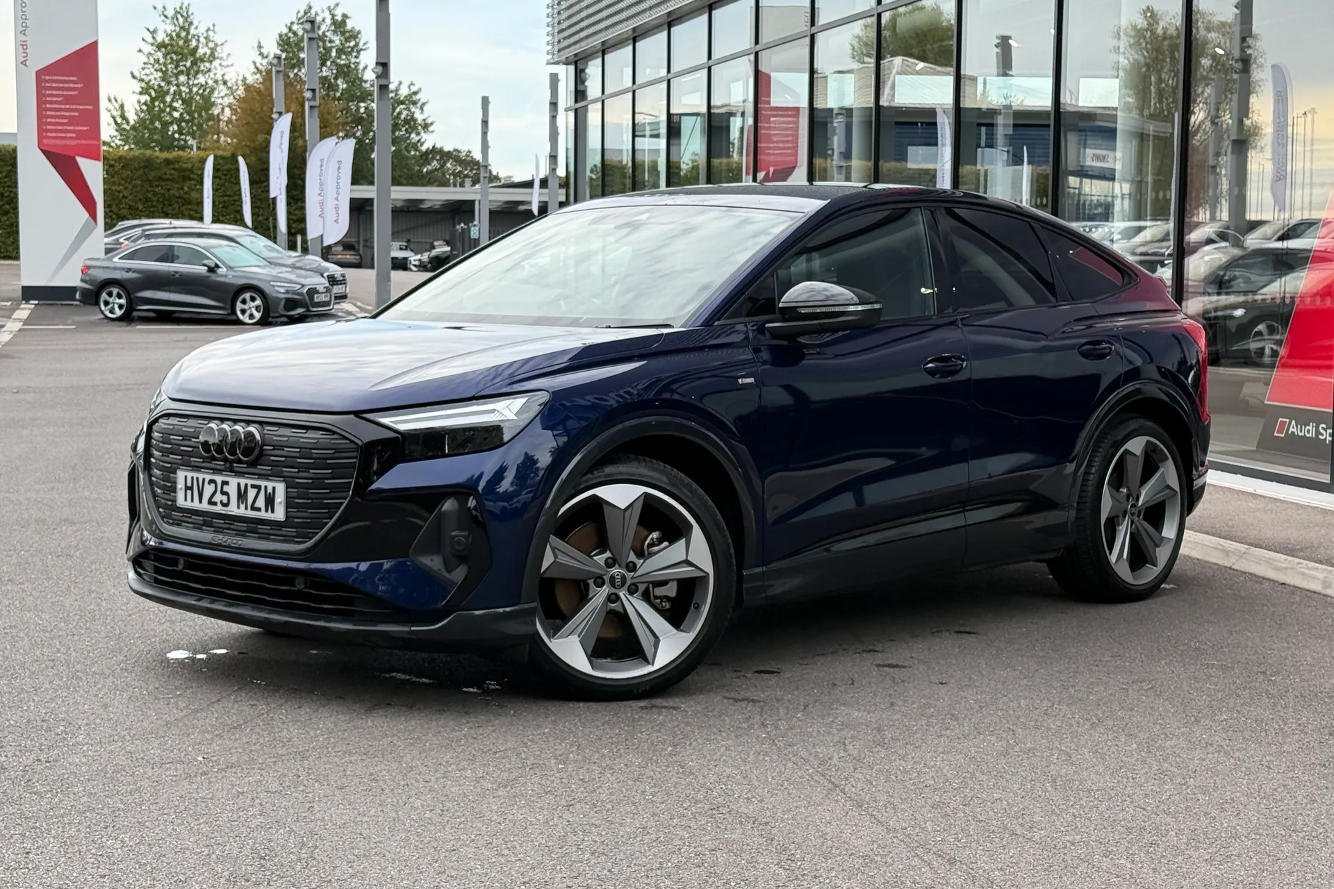 Audi Q4 thumbnail image number 6