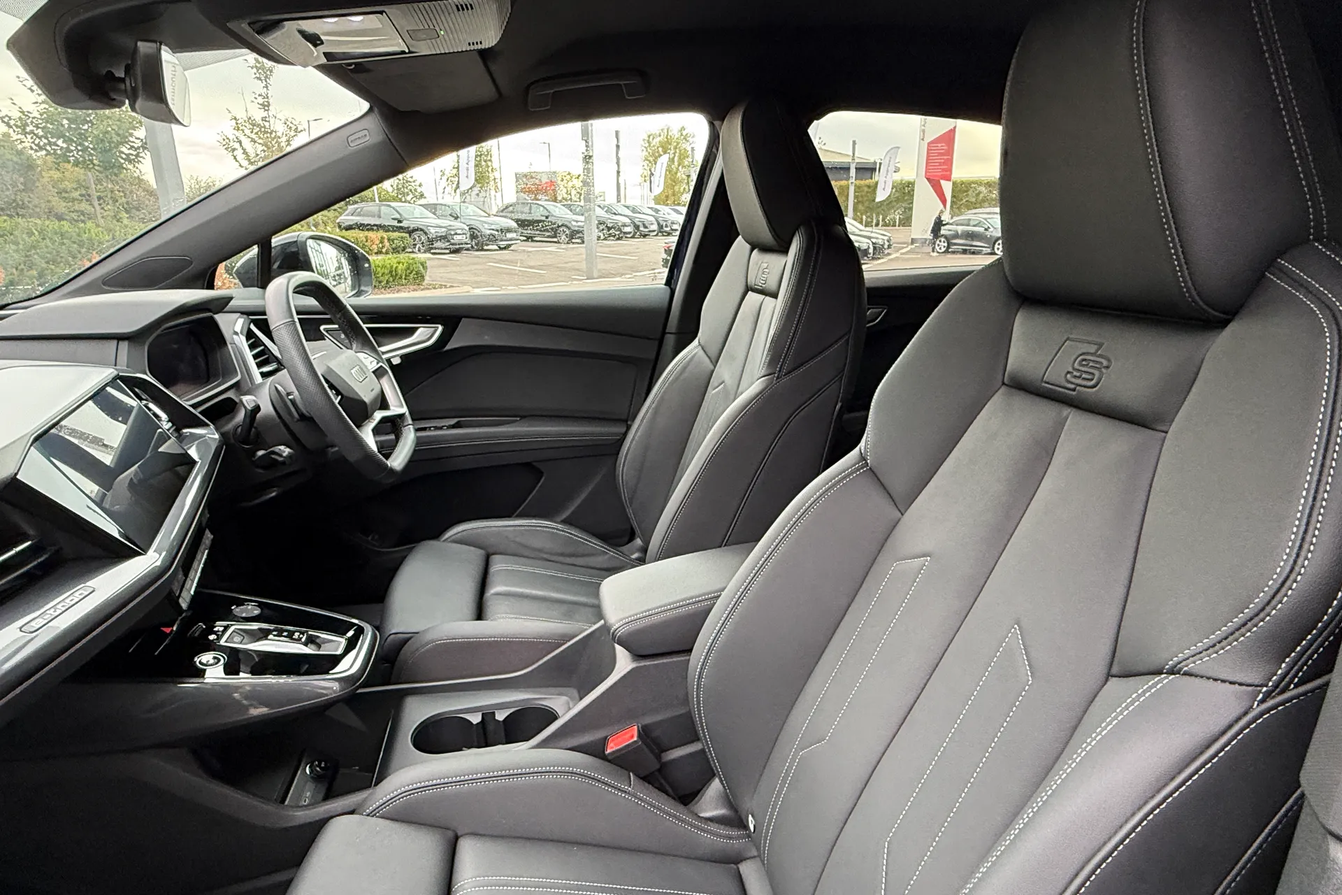 Audi Q4 thumbnail image number 28