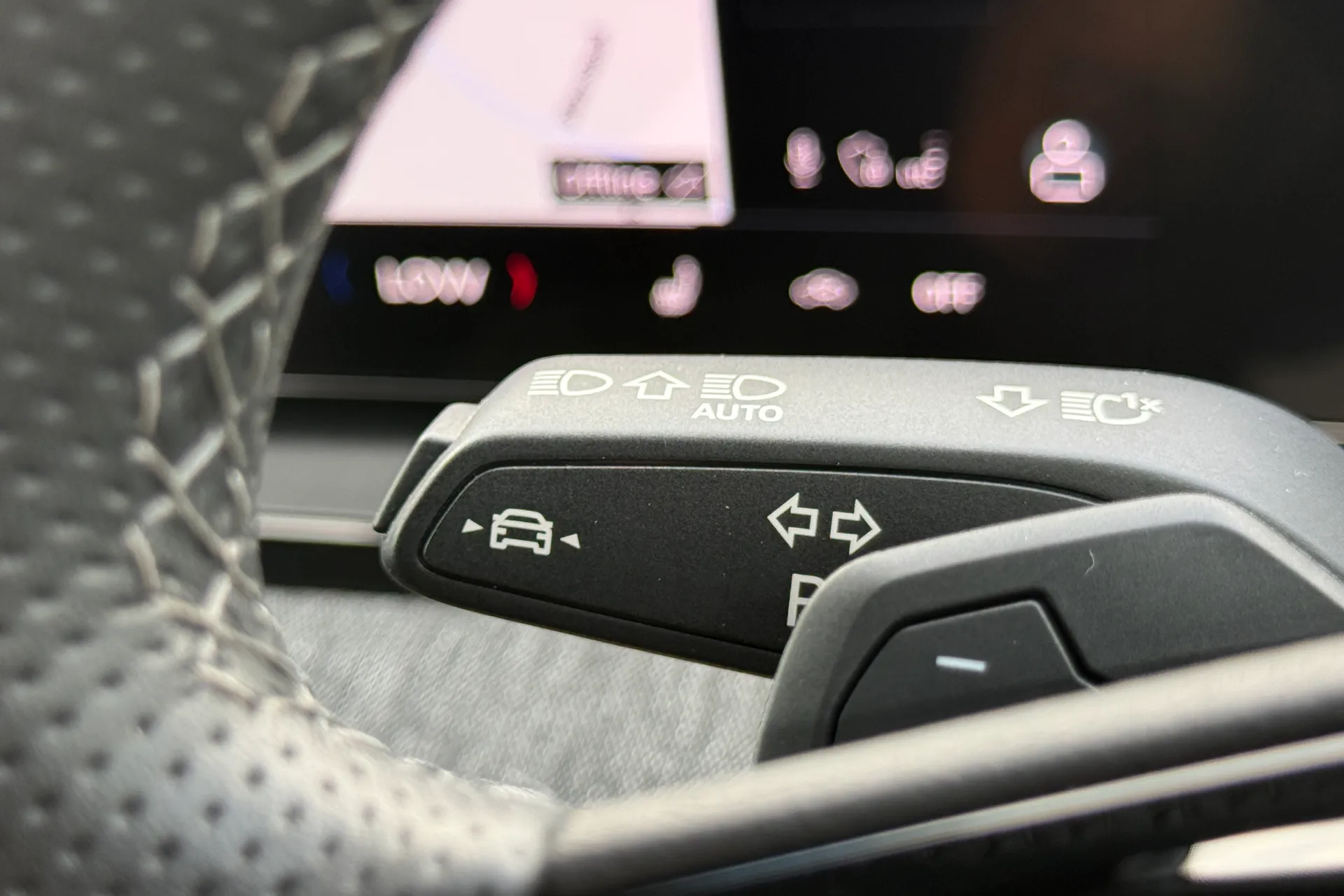Audi Q6 thumbnail image number 25