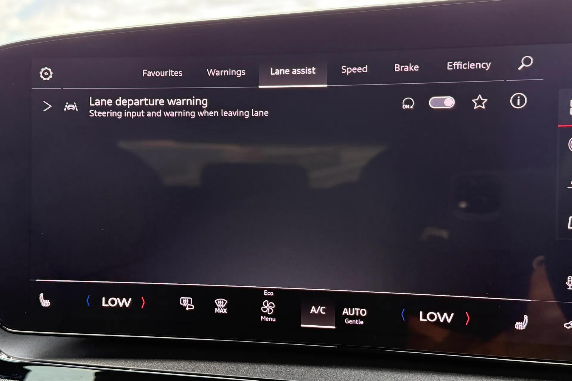 Audi Q6 thumbnail image number 17