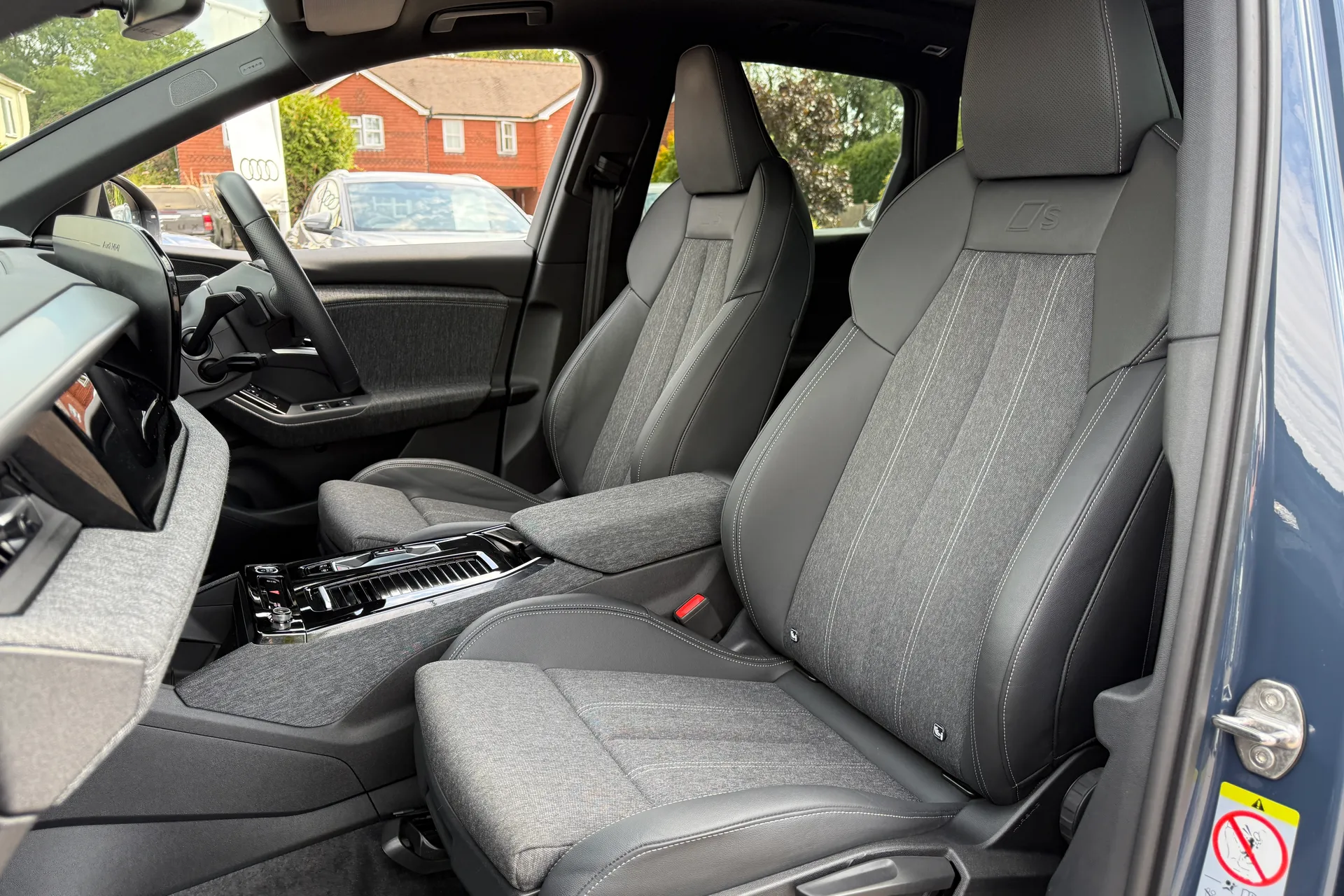 Audi Q6 thumbnail image number 36