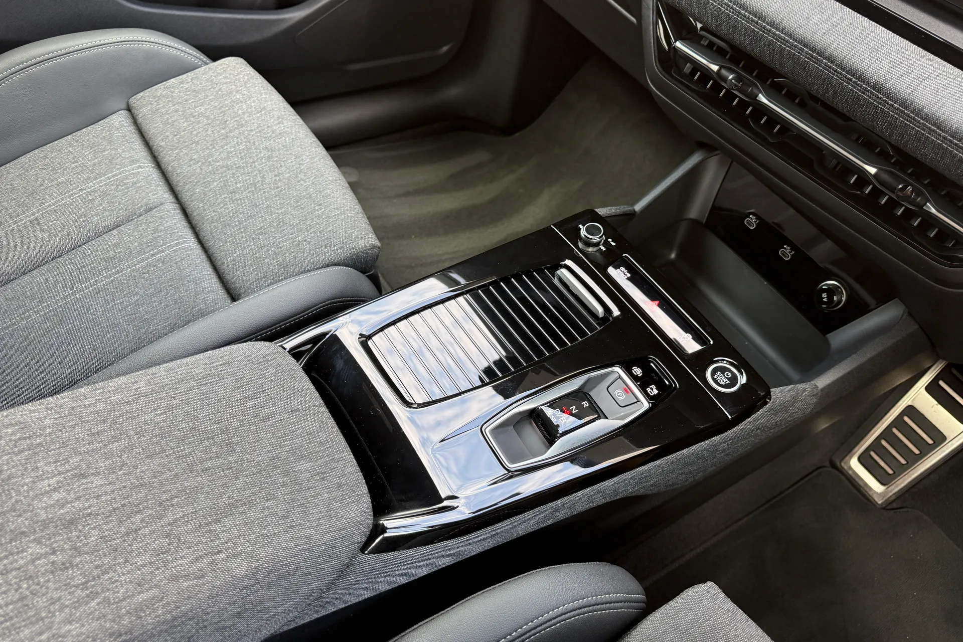Audi Q6 thumbnail image number 50
