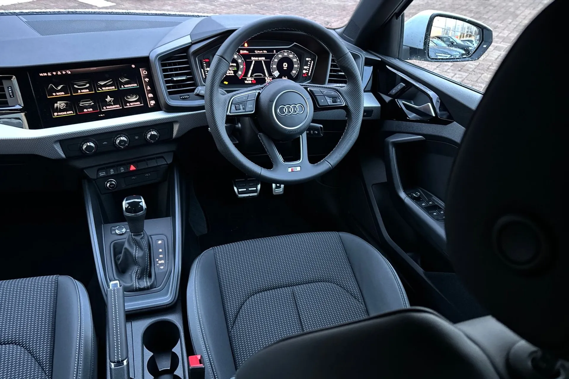 Audi A1 thumbnail image number 32