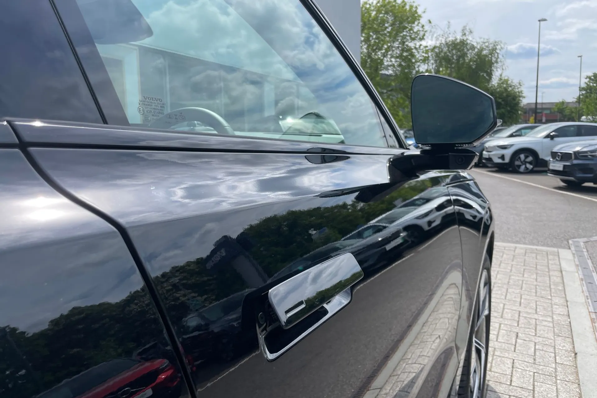Volvo EX90 thumbnail image number 19