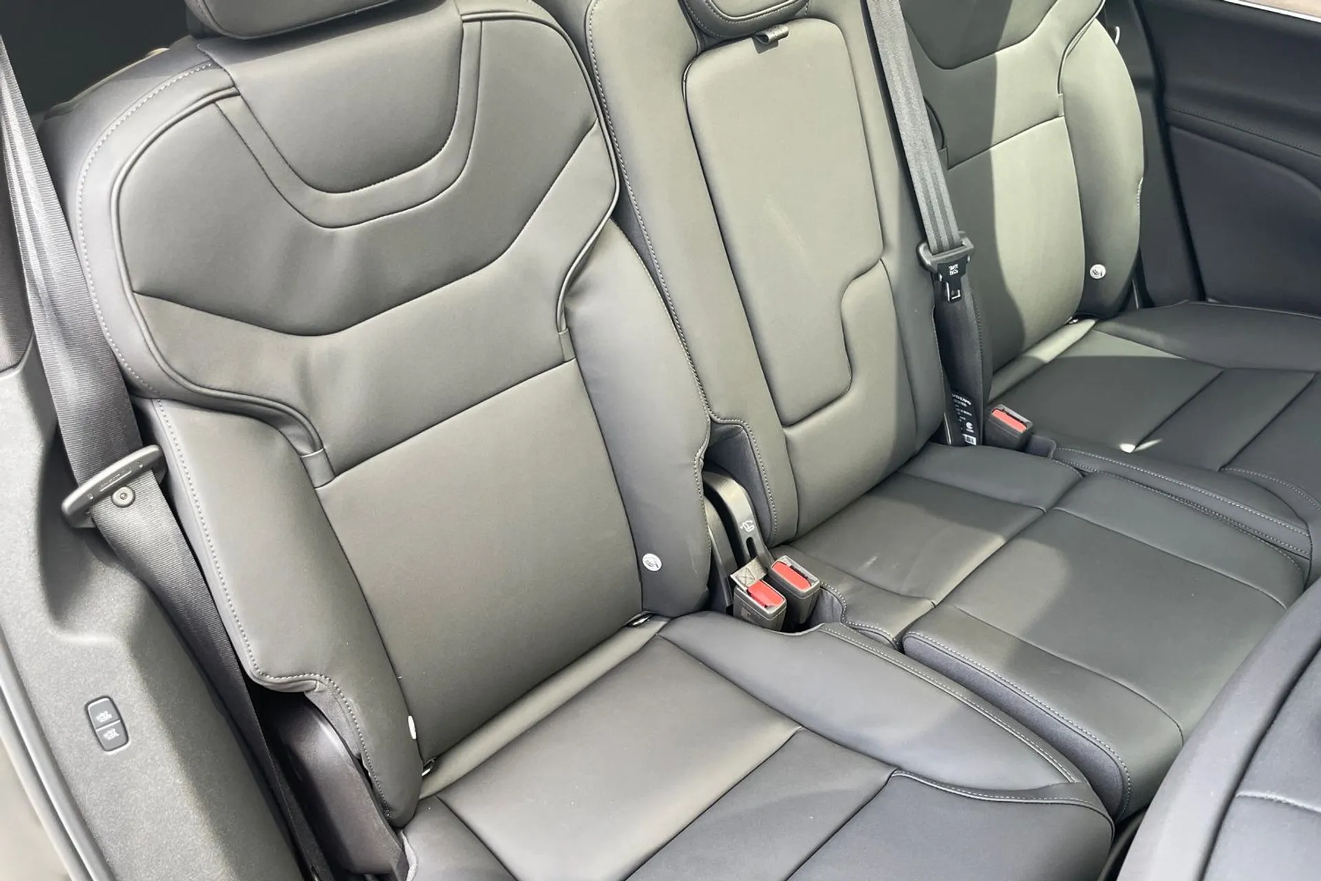 Volvo EX90 thumbnail image number 28