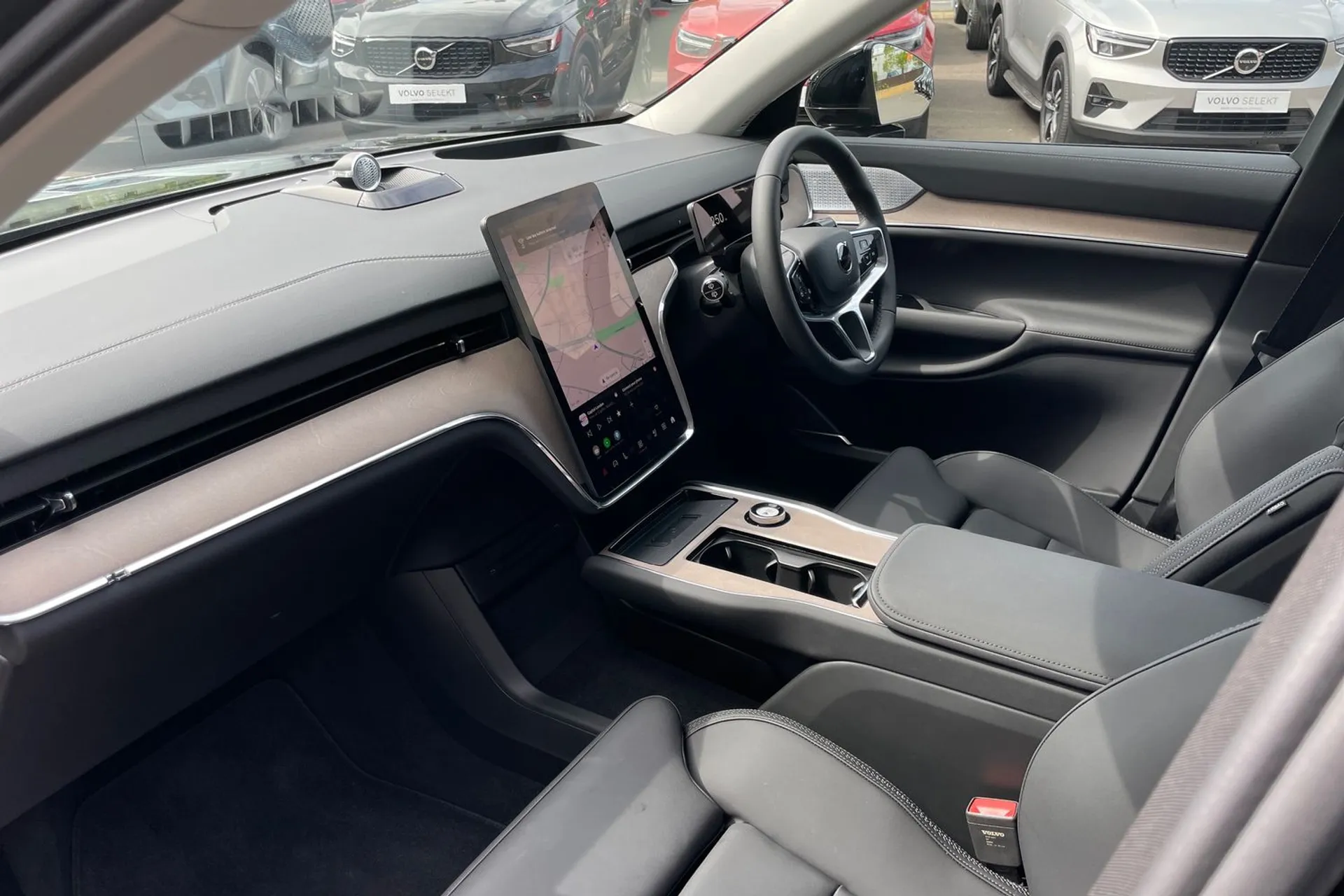 Volvo EX90 thumbnail image number 30