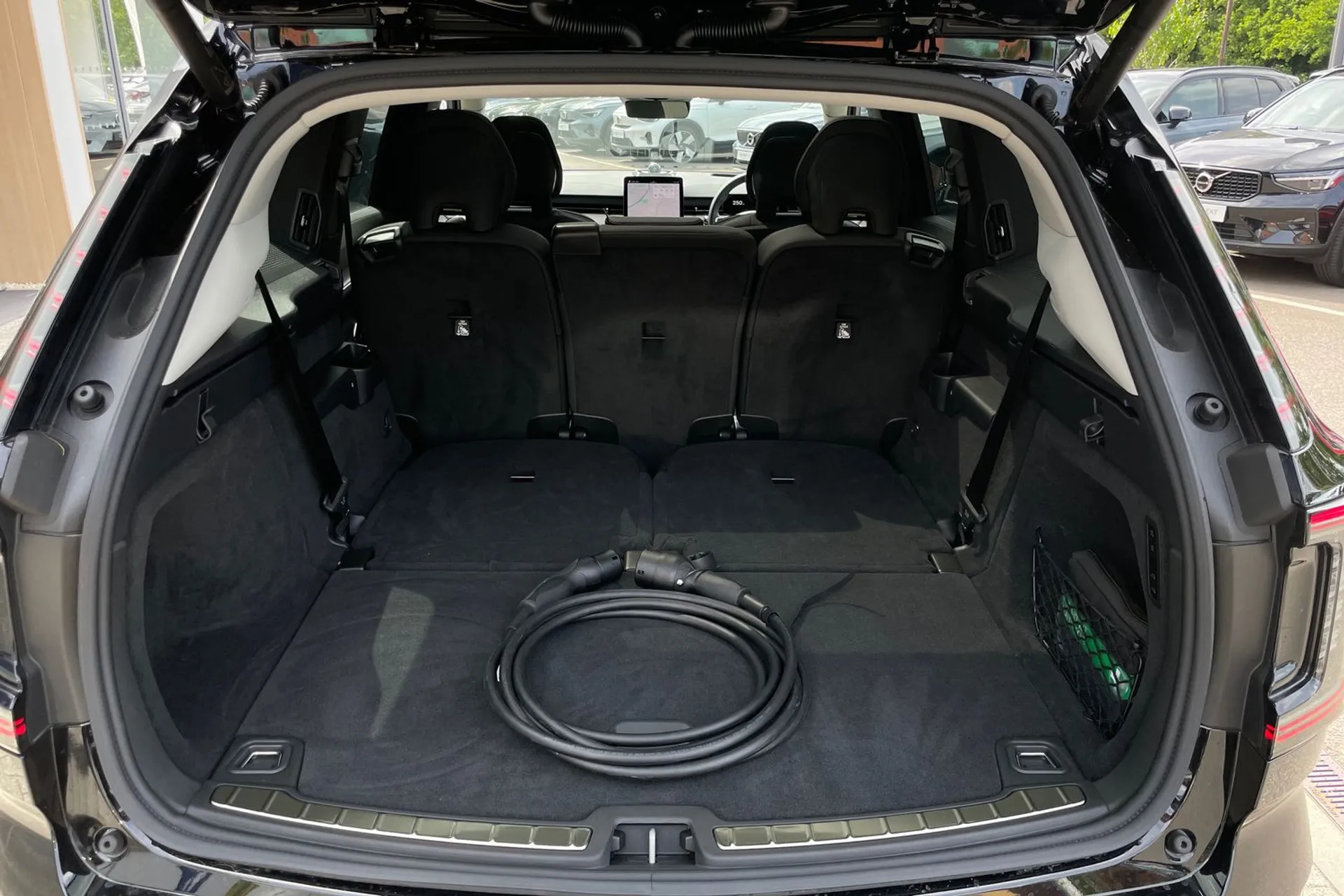 Volvo EX90 thumbnail image number 23