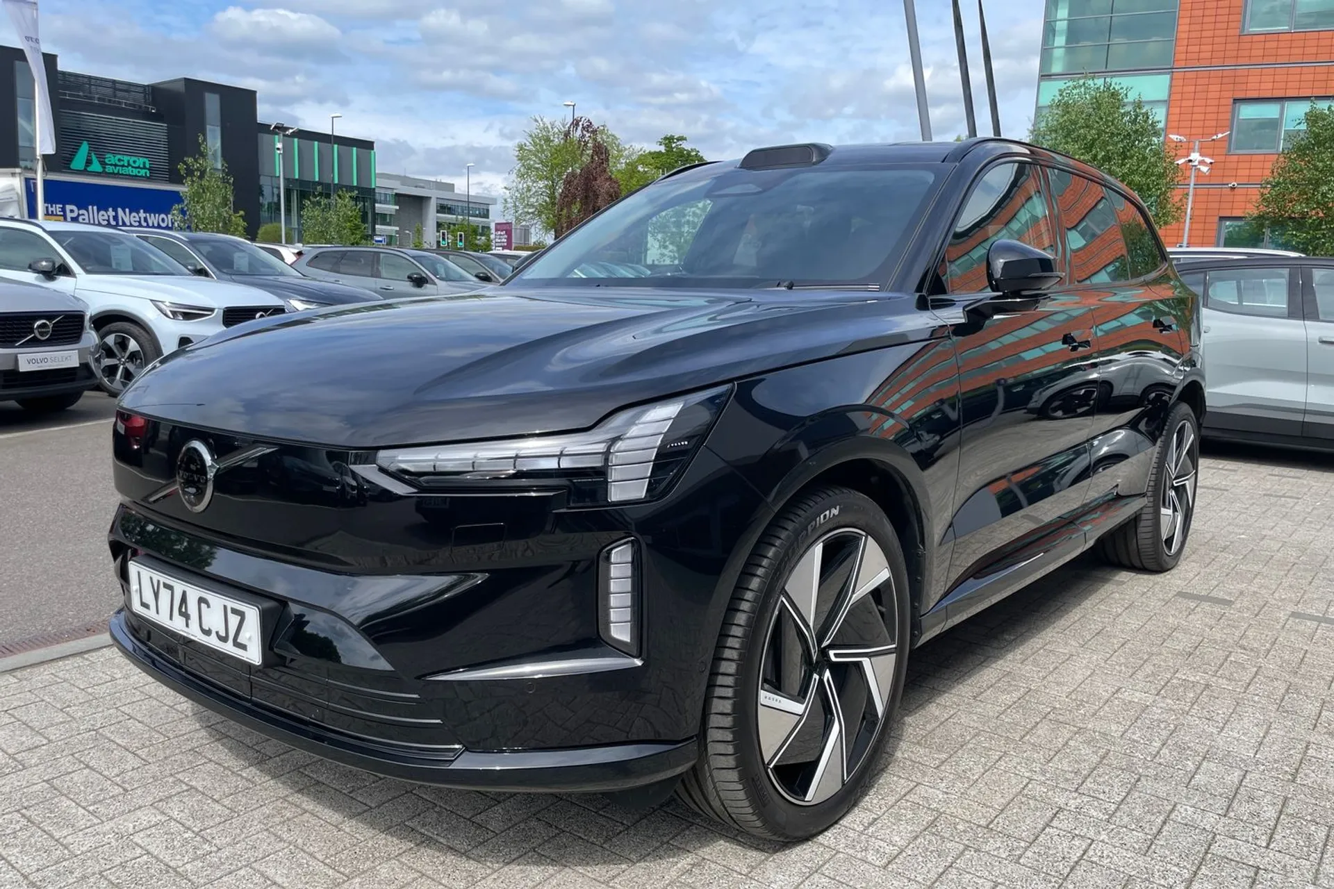 Volvo EX90 thumbnail image number 13