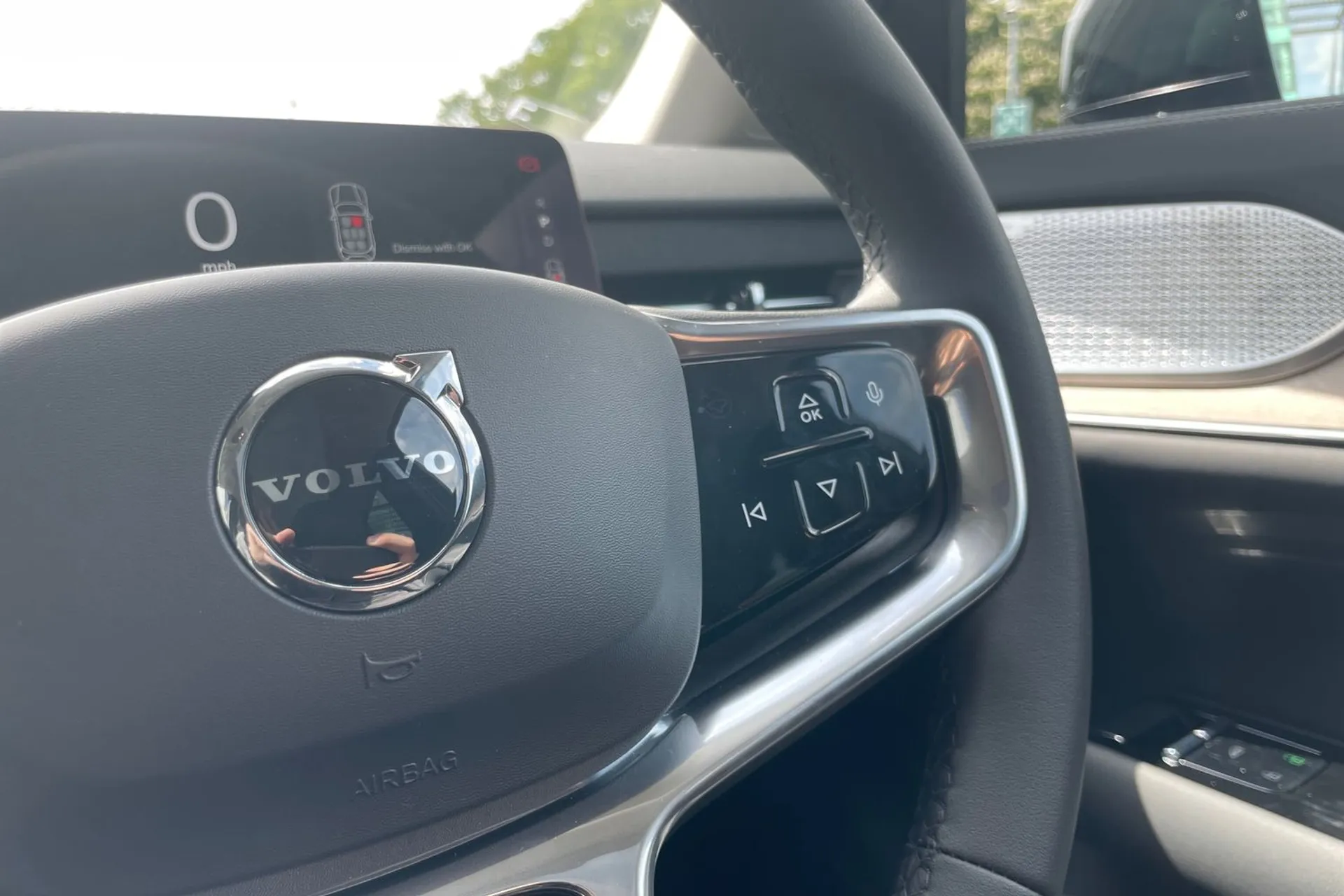 Volvo EX90 thumbnail image number 41