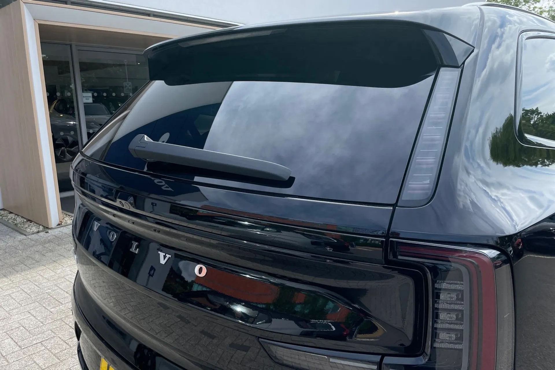 Volvo EX90 thumbnail image number 18
