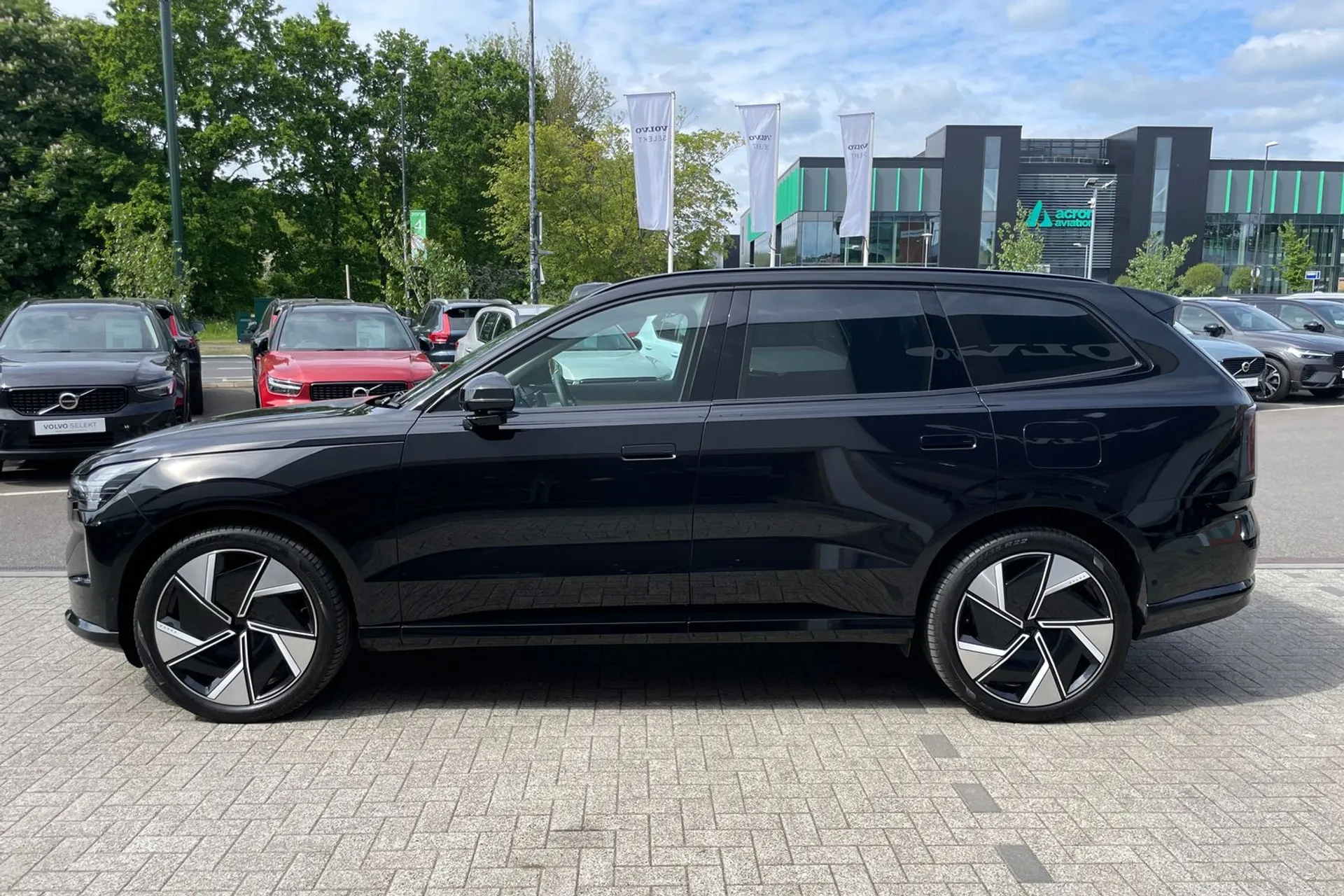 Volvo EX90 thumbnail image number 12