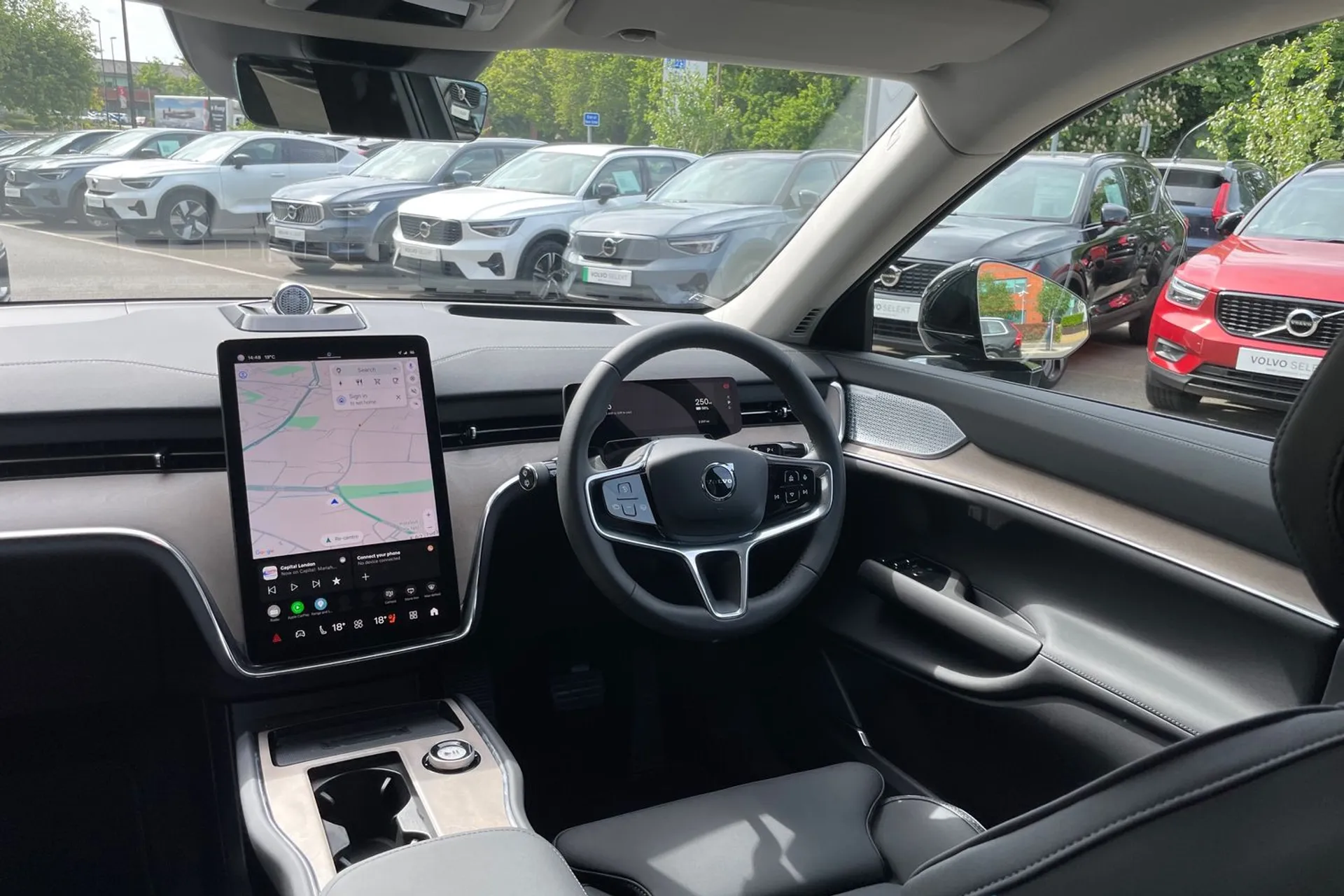Volvo EX90 thumbnail image number 37