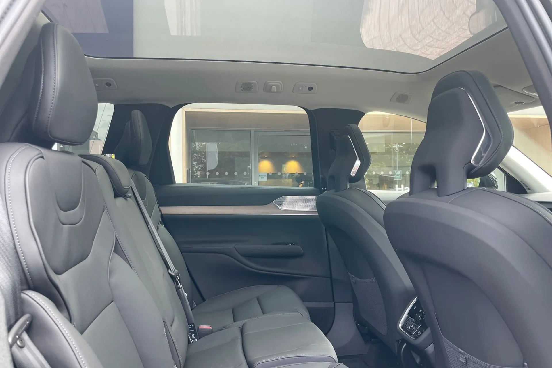 Volvo EX90 thumbnail image number 26
