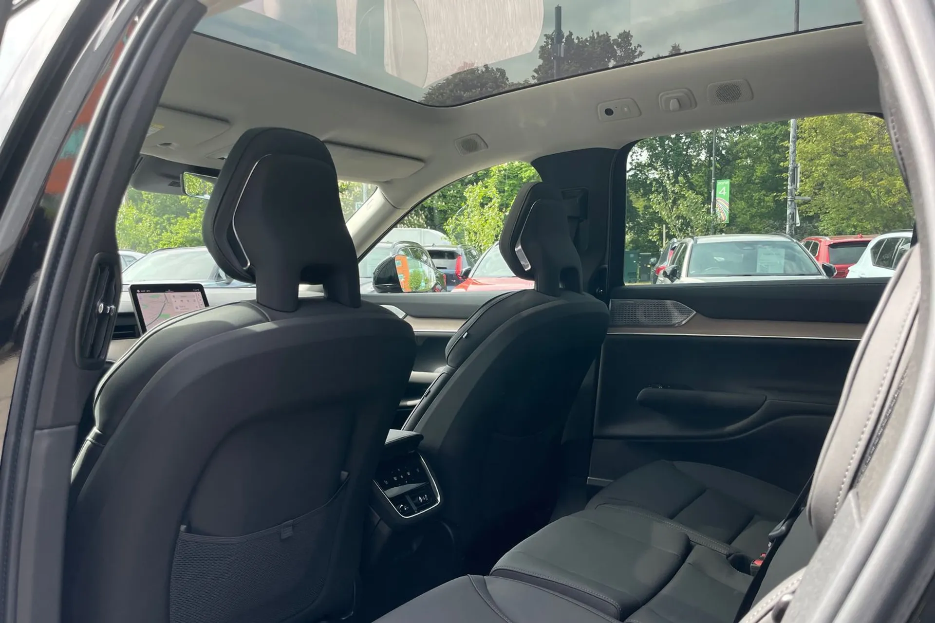 Volvo EX90 thumbnail image number 34