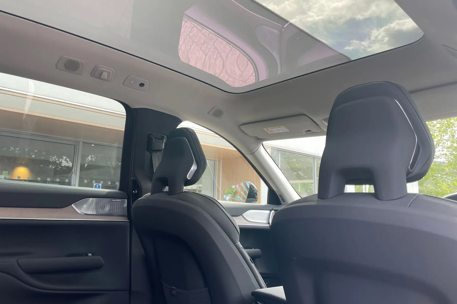 Volvo EX90 thumbnail image number 27